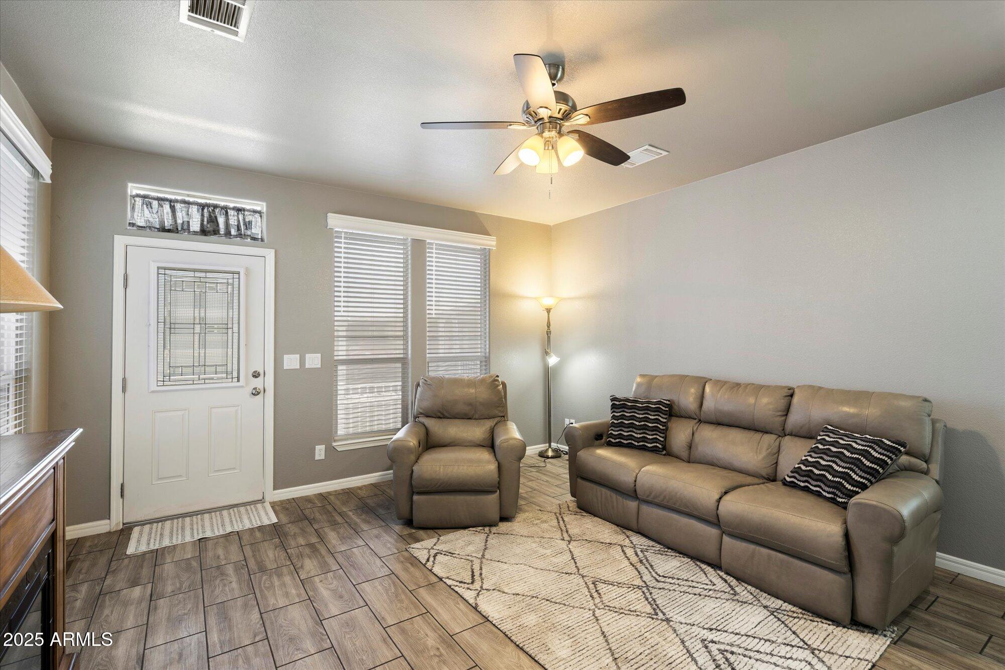 650 N Hawes Road, 3424