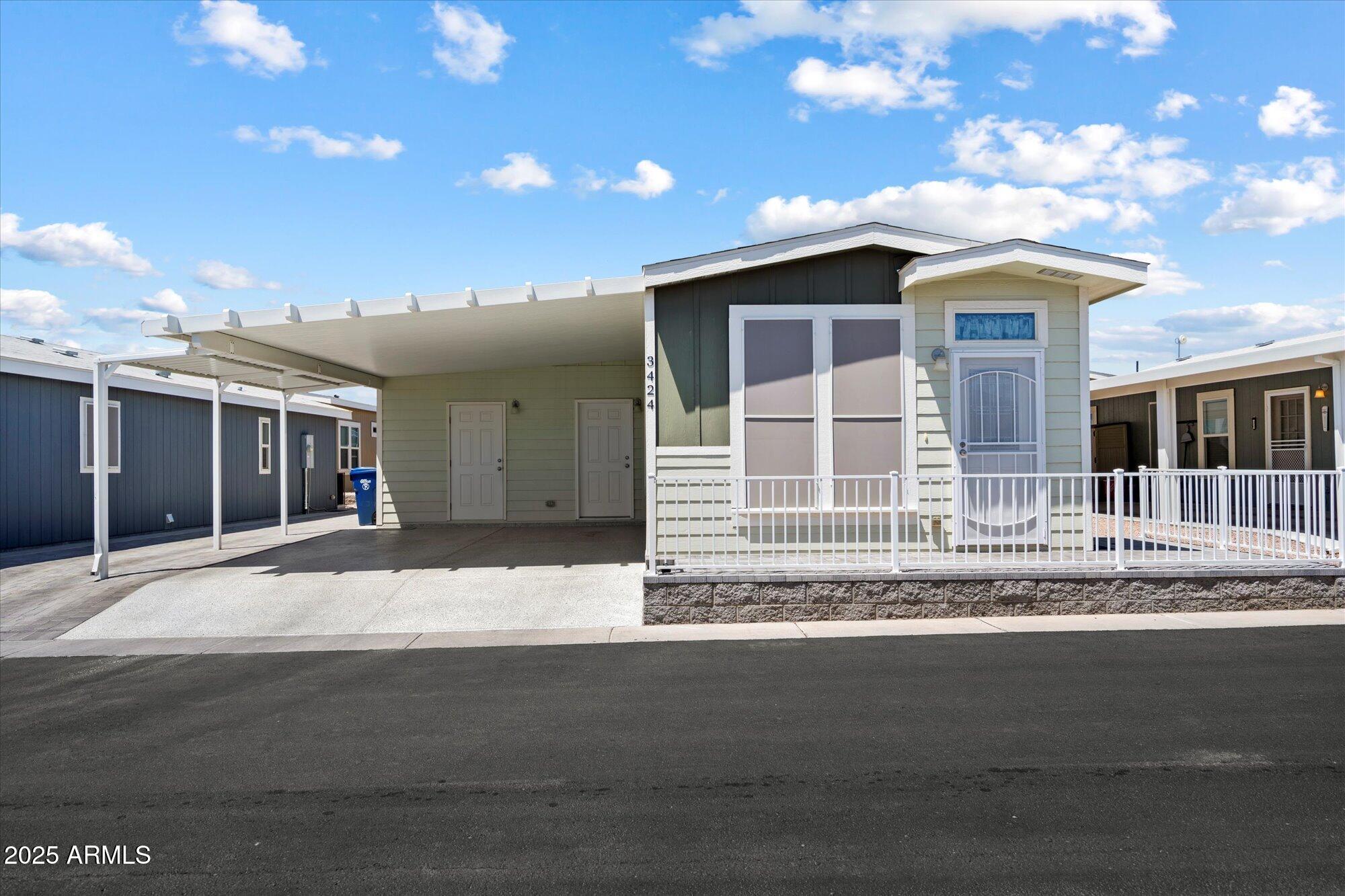 650 N Hawes Road, 3424