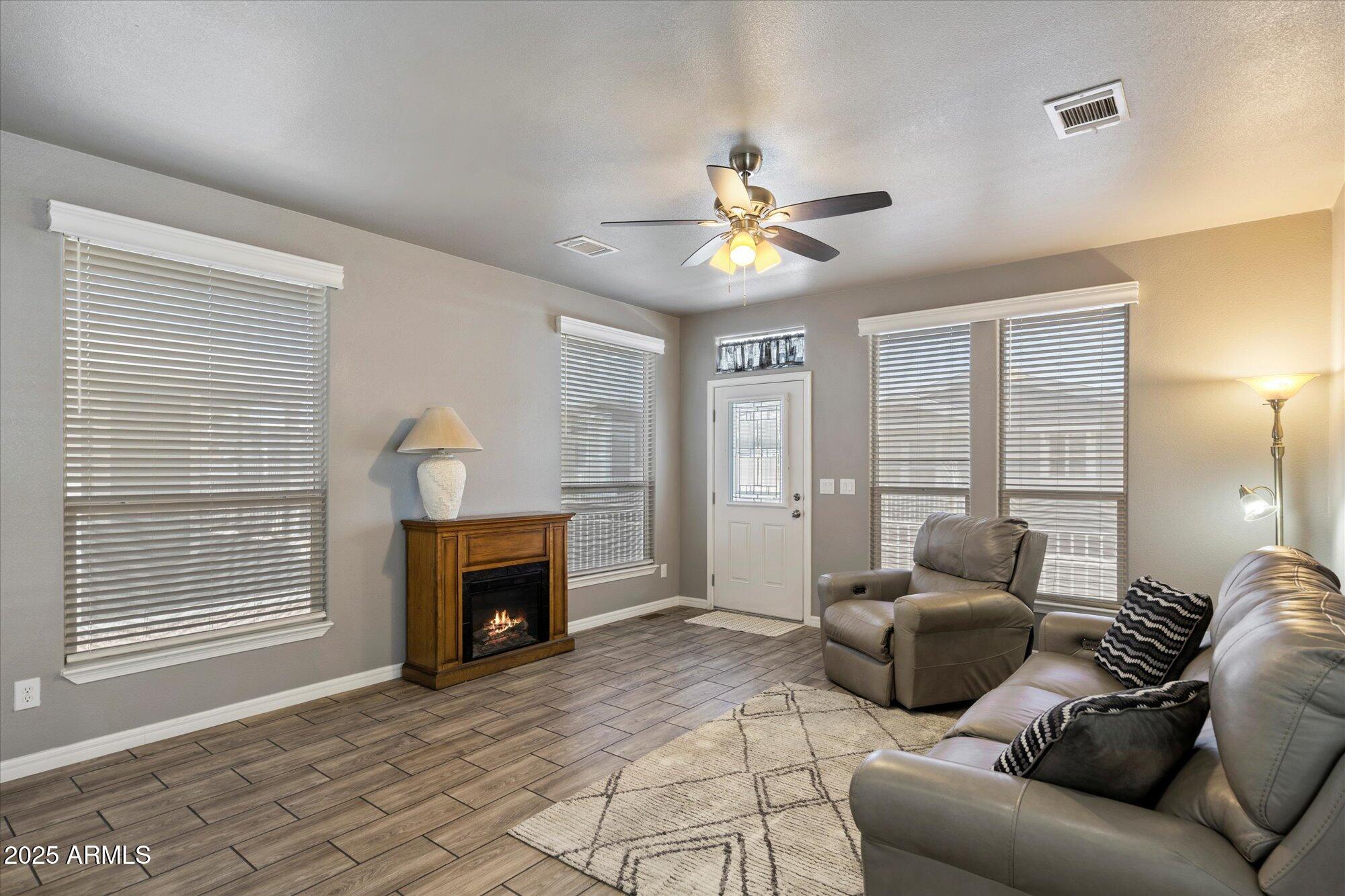 650 N Hawes Road, 3424