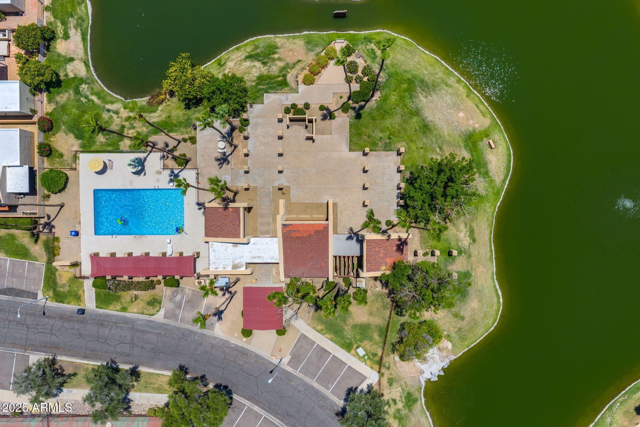 1338 E GREENWAY Circle