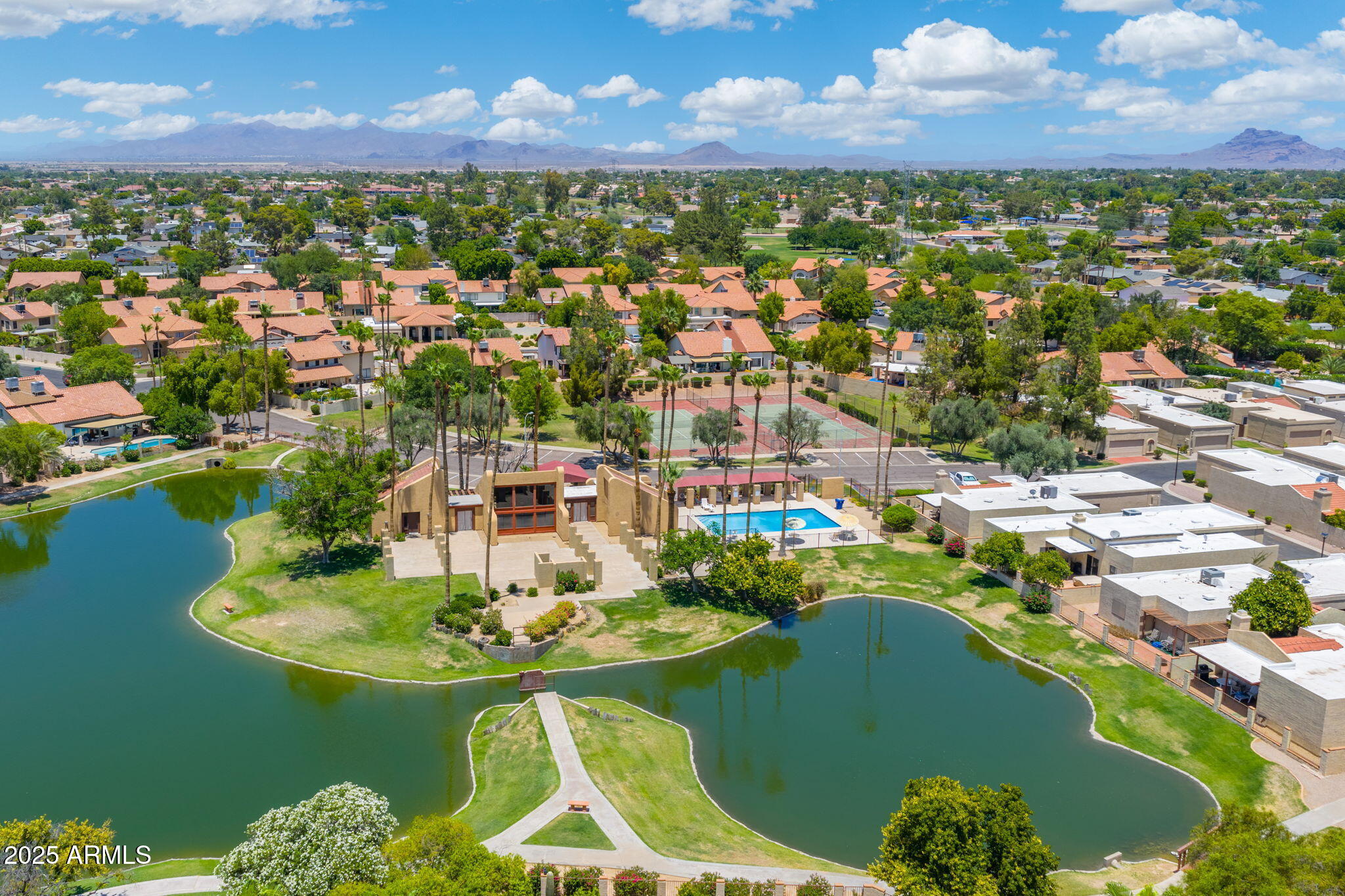 1338 E GREENWAY Circle