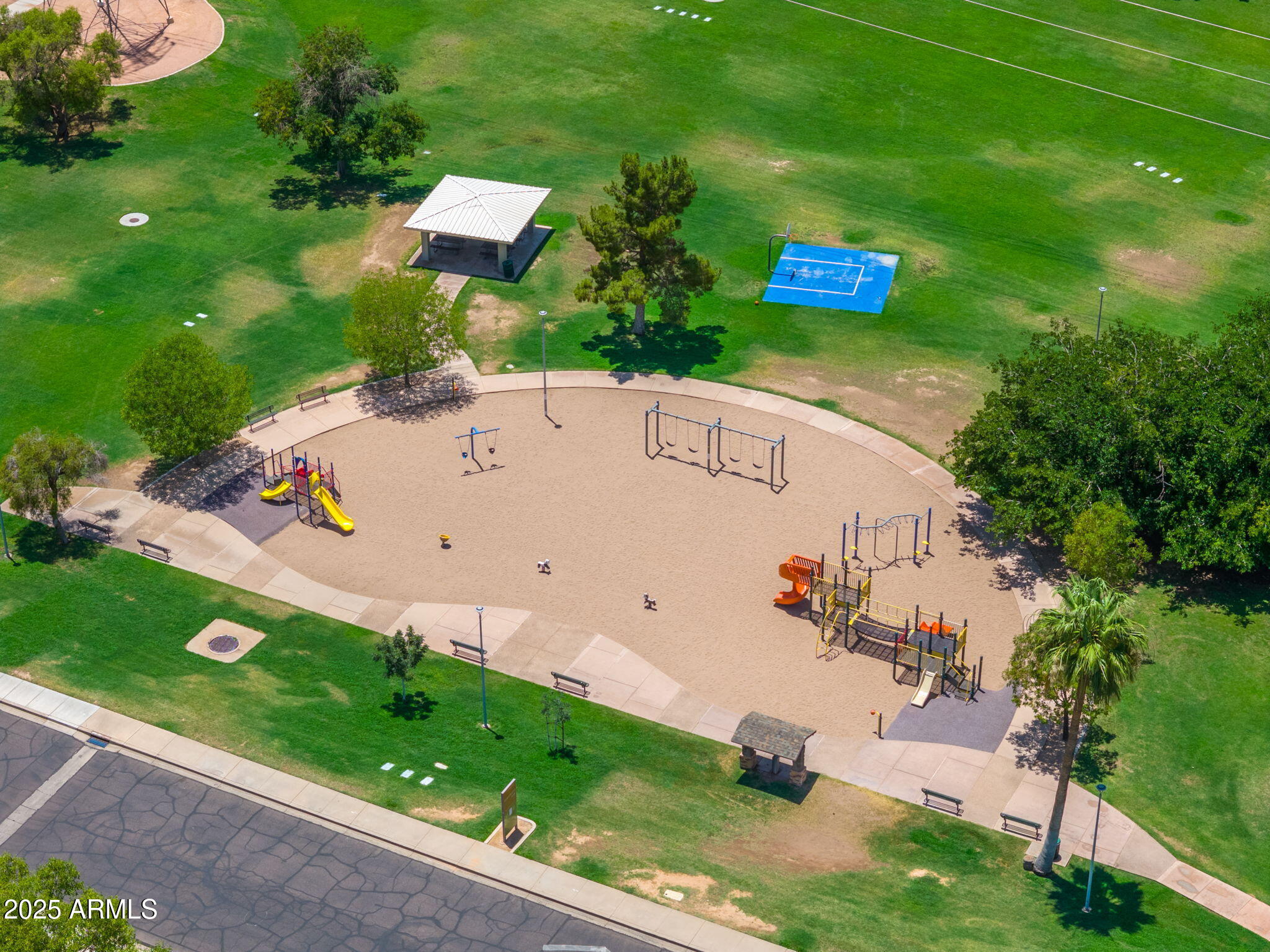 1338 E GREENWAY Circle