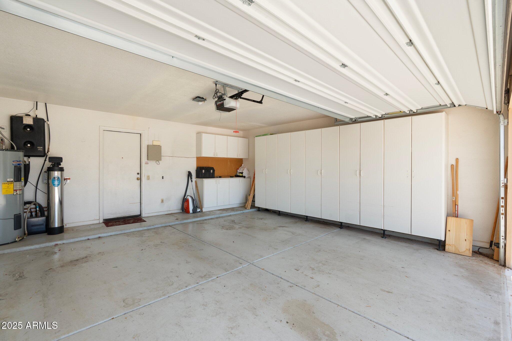 1338 E GREENWAY Circle