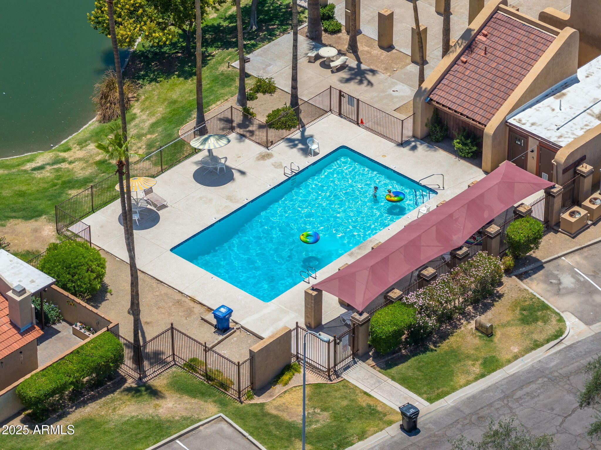 1338 E GREENWAY Circle