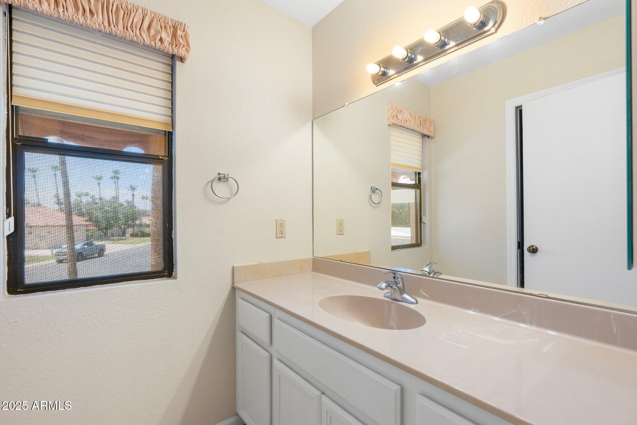 1338 E GREENWAY Circle