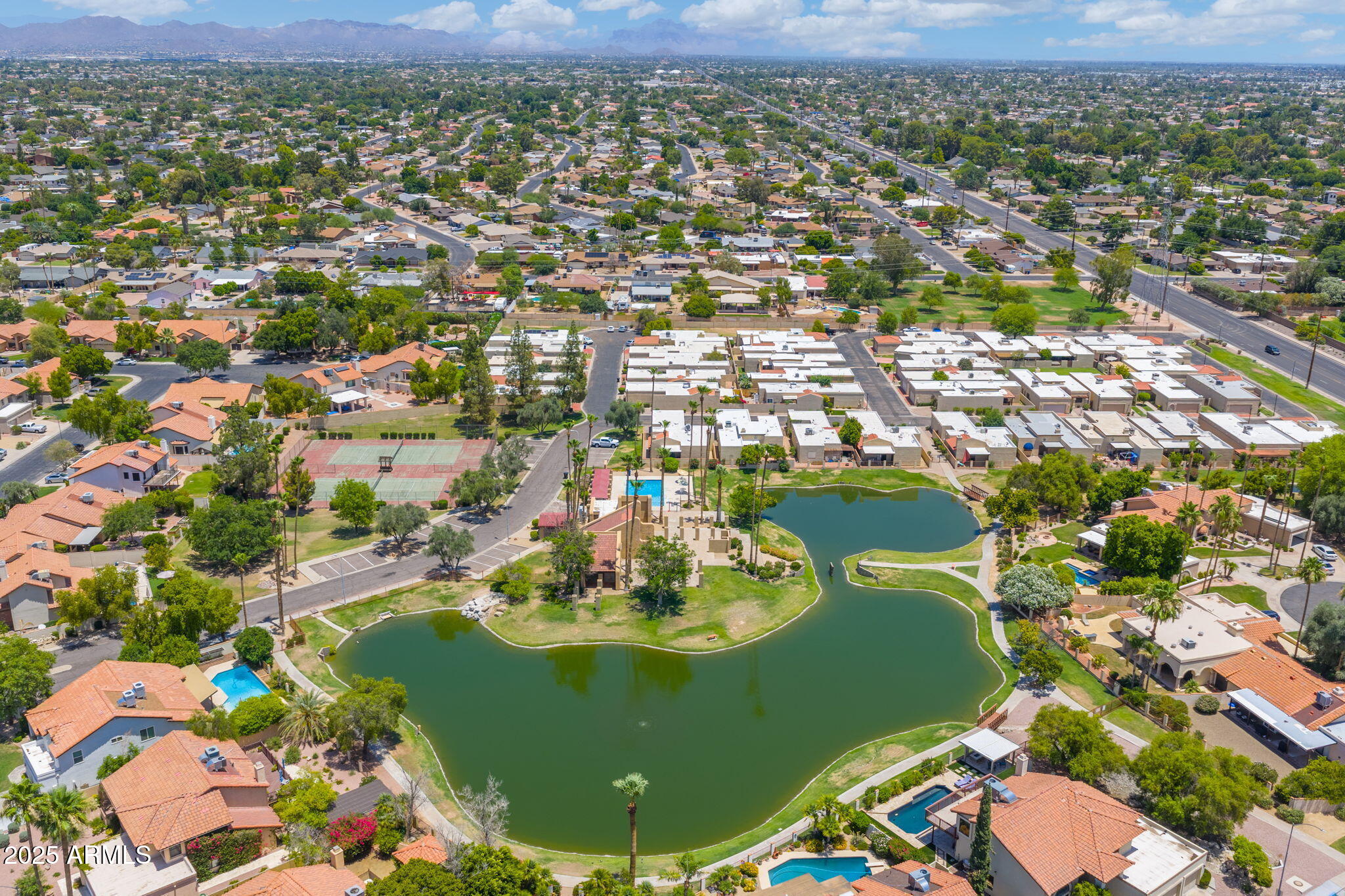 1338 E GREENWAY Circle