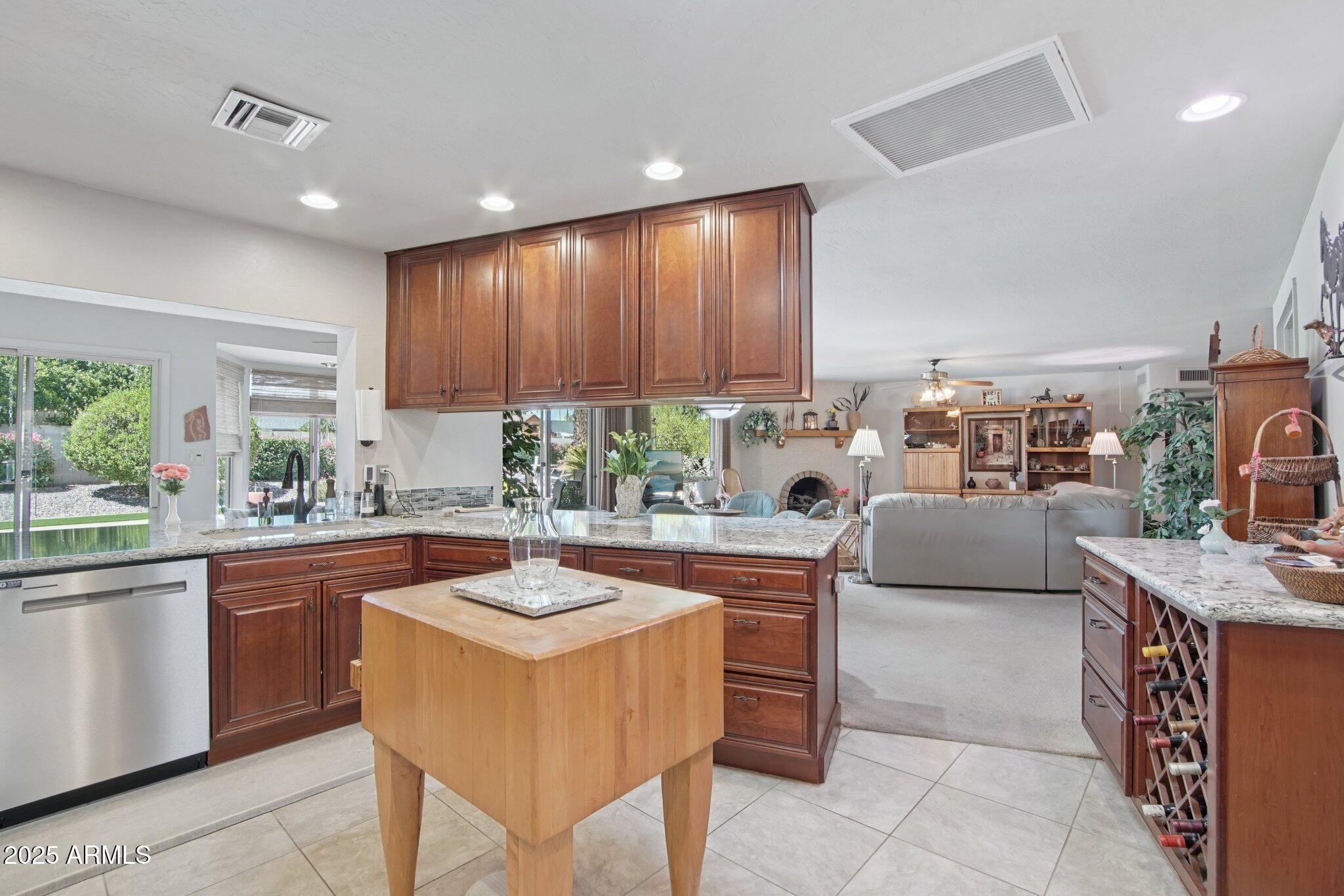 5410 E POINSETTIA Drive