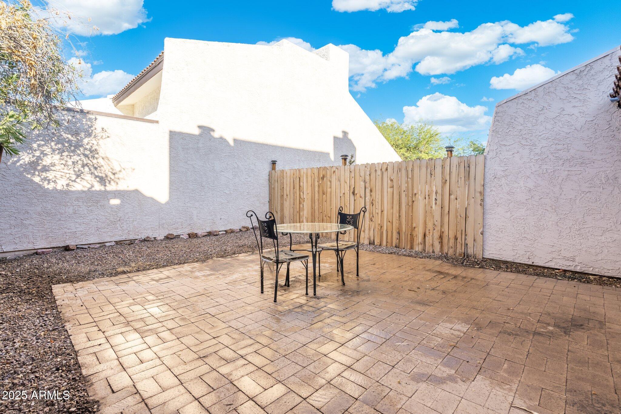 1913 S RIVER Drive