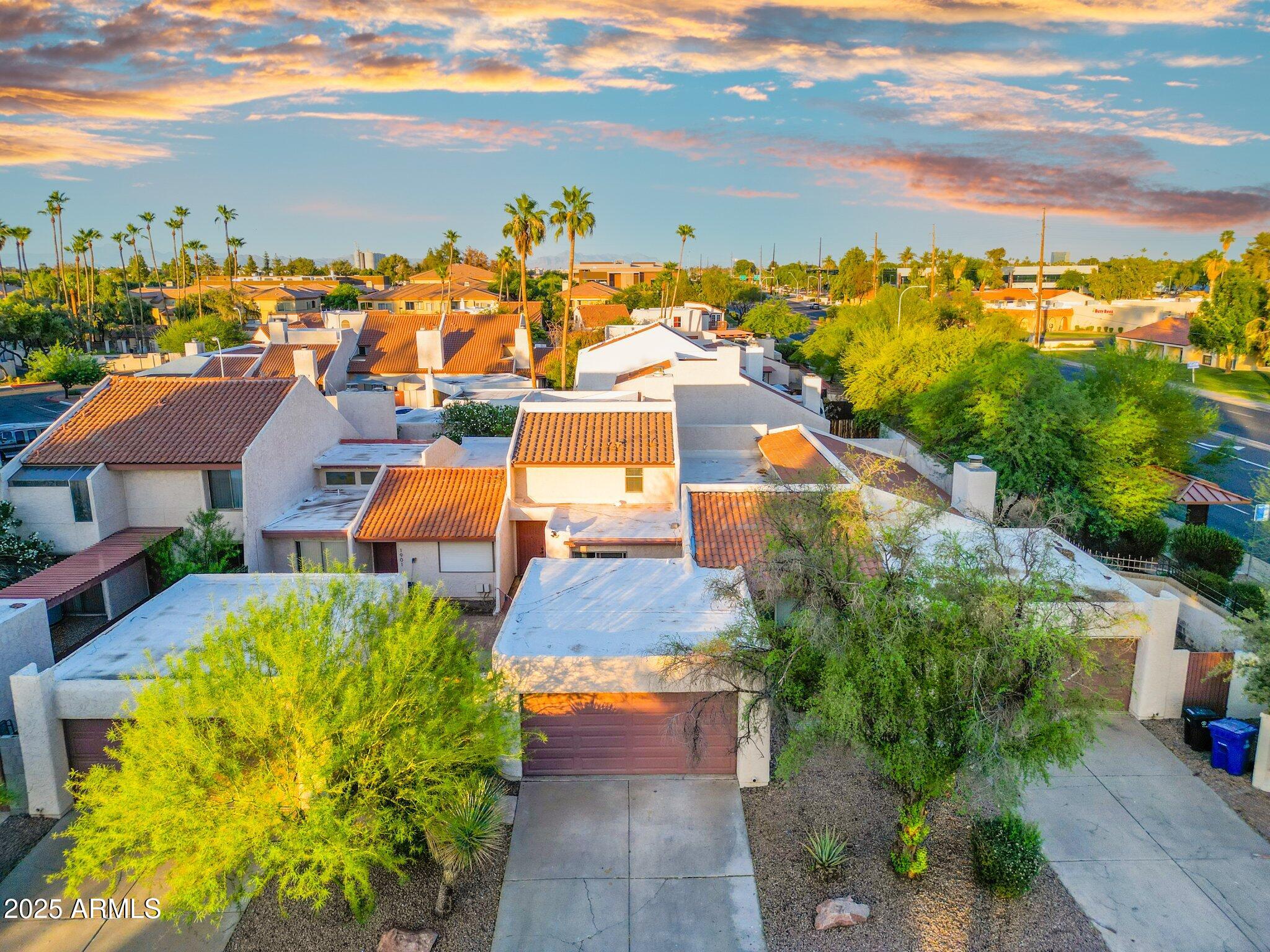 1913 S RIVER Drive