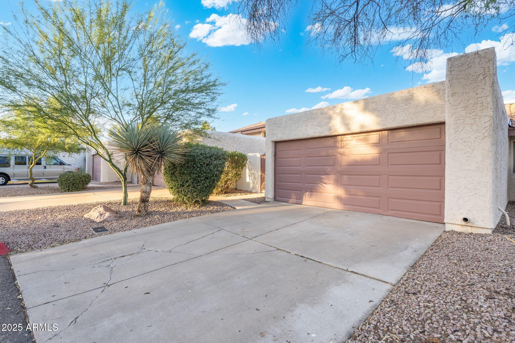 1913 S RIVER Drive