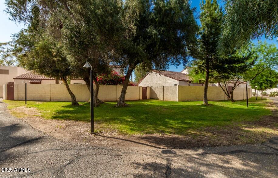 1913 S RIVER Drive