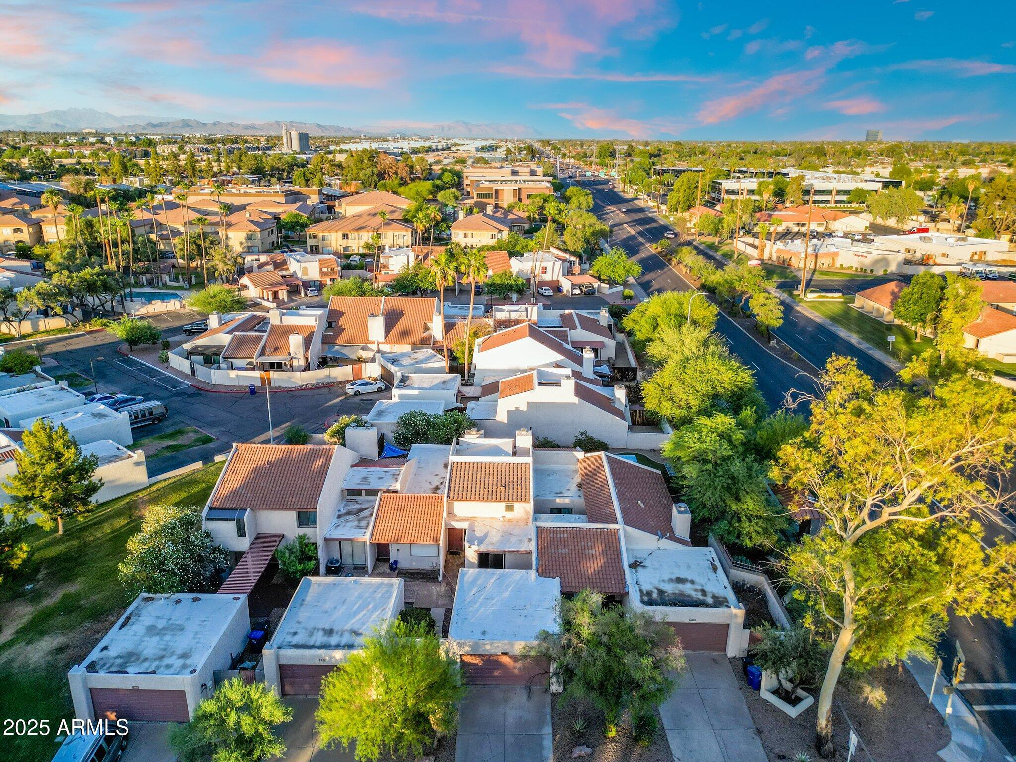 1913 S RIVER Drive
