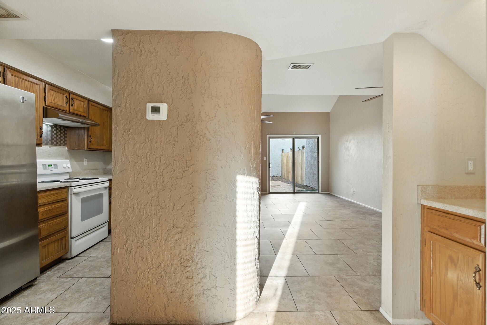 1913 S RIVER Drive