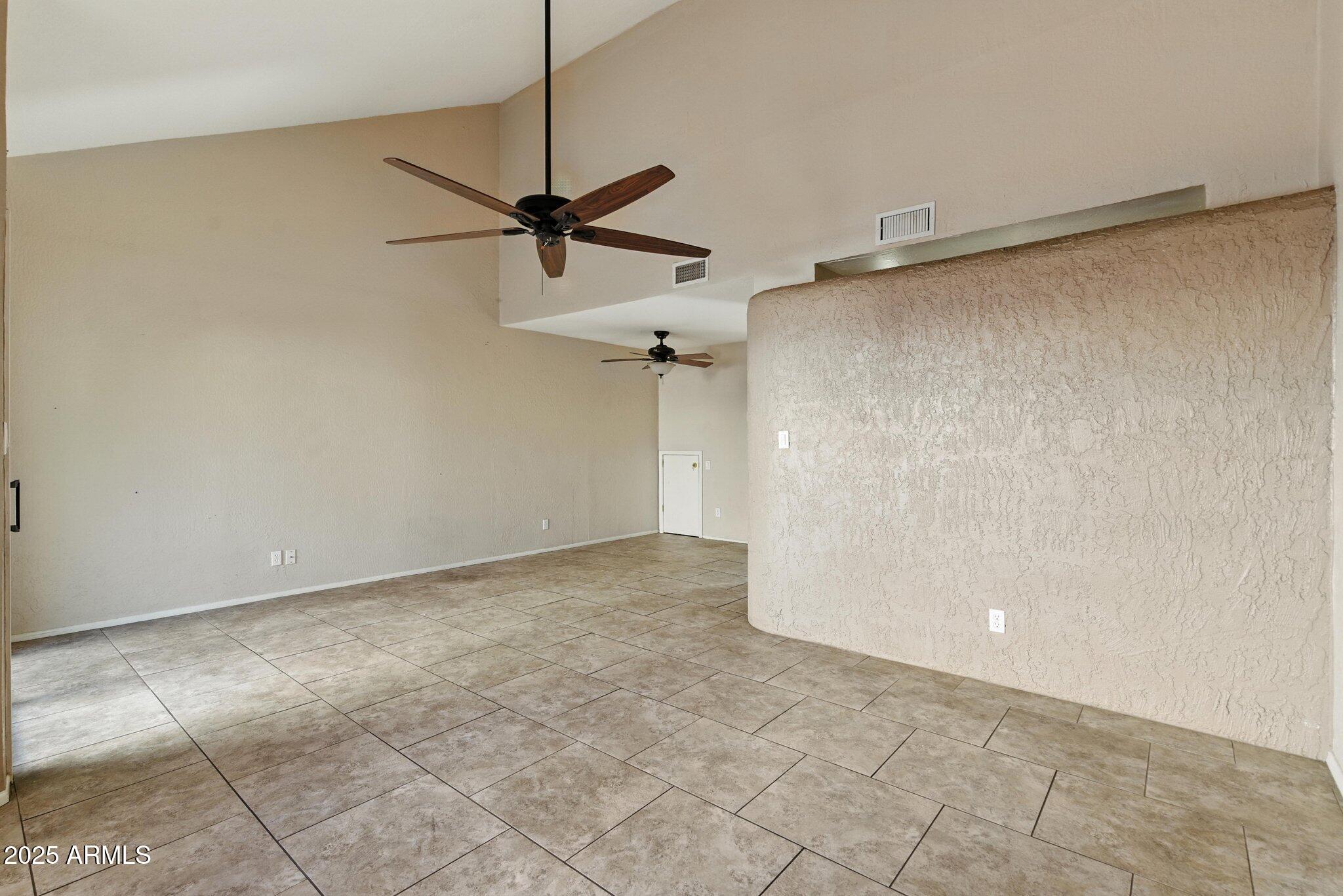 1913 S RIVER Drive