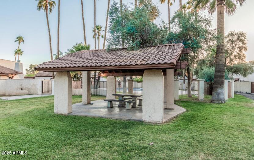 1913 S RIVER Drive