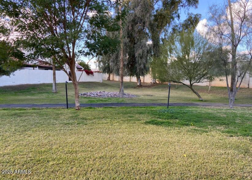 1913 S RIVER Drive