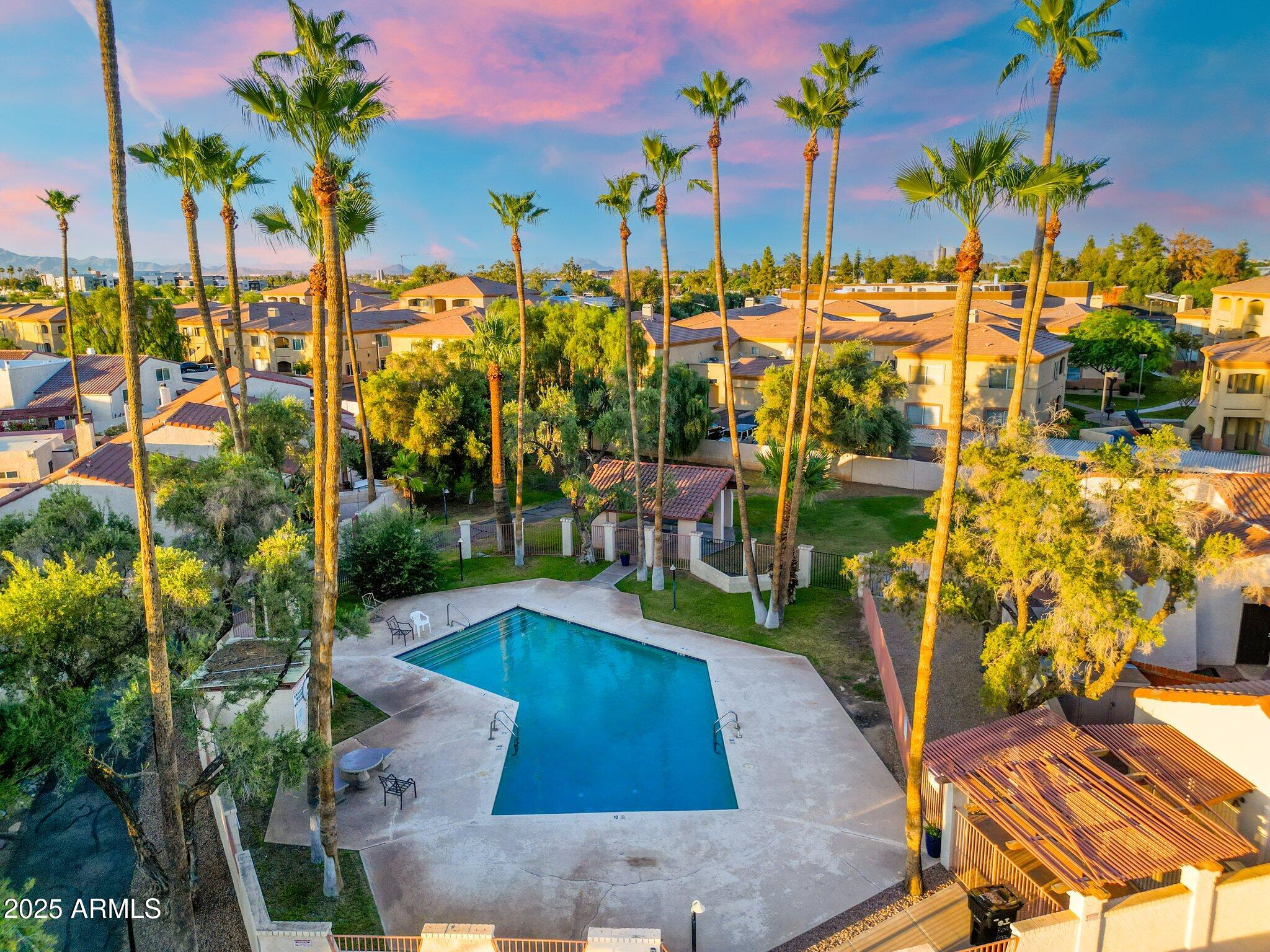 1913 S RIVER Drive