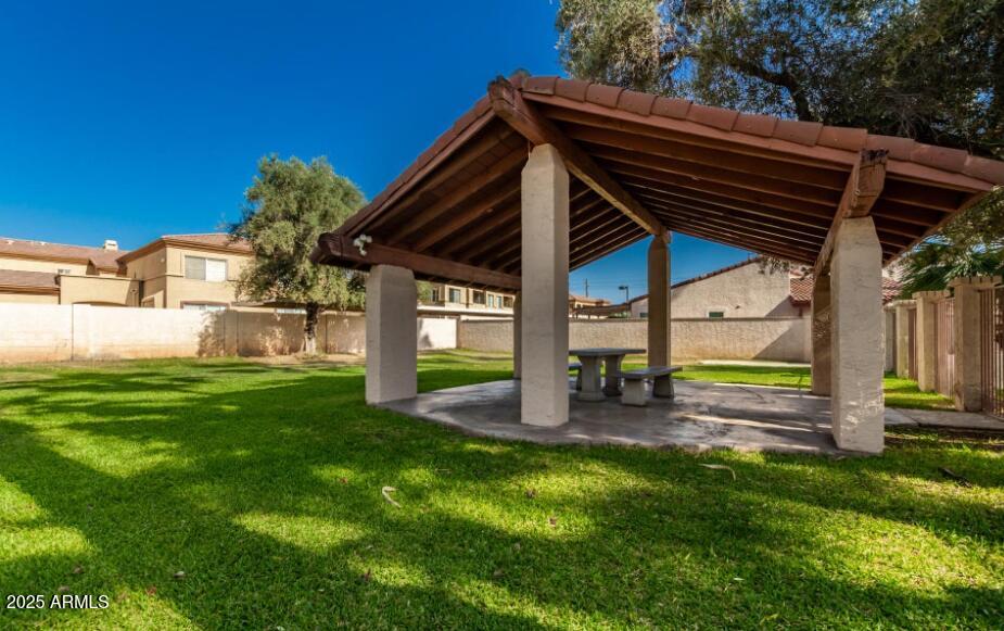 1913 S RIVER Drive