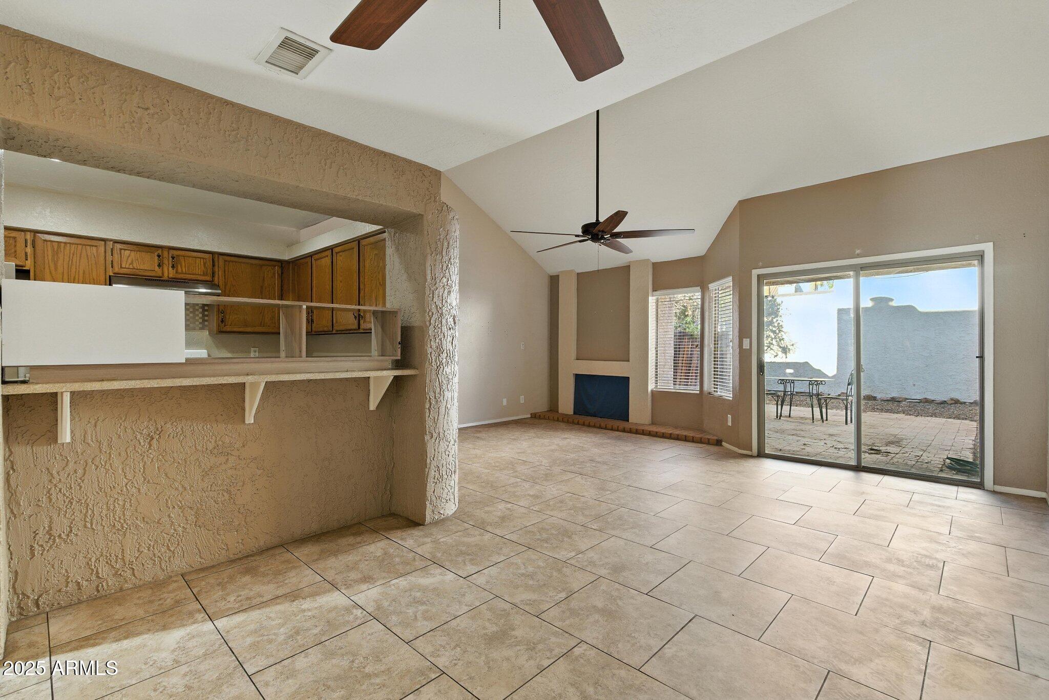1913 S RIVER Drive