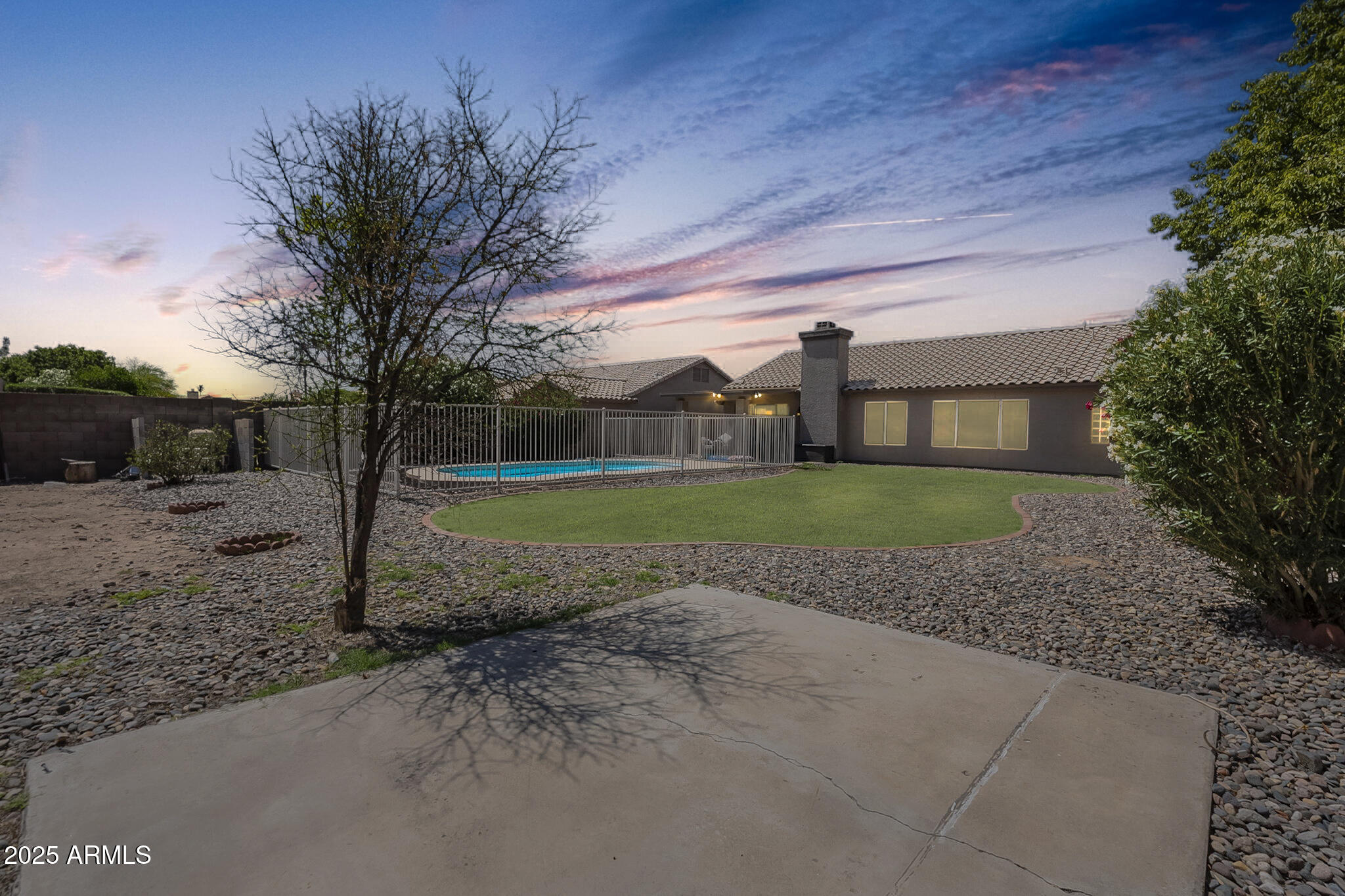 5919 W BLACKHAWK Drive