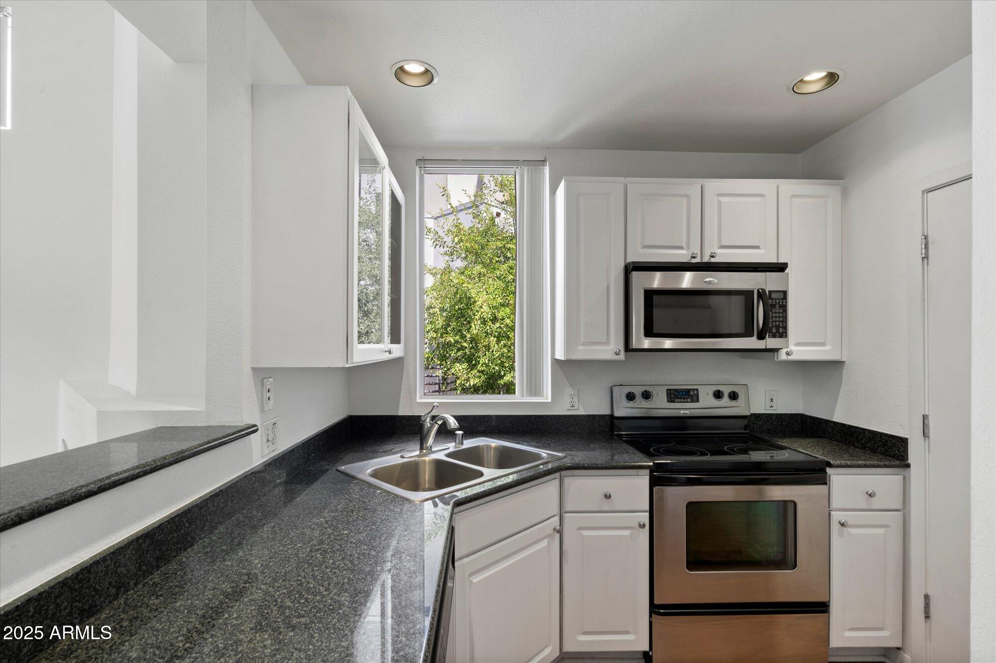 3633 N 3RD Avenue, 2091