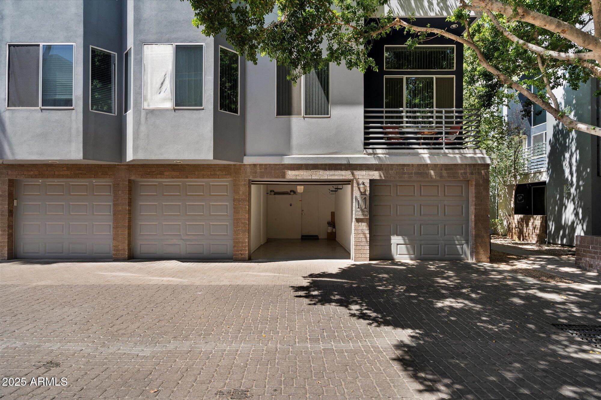 3633 N 3RD Avenue, 2091