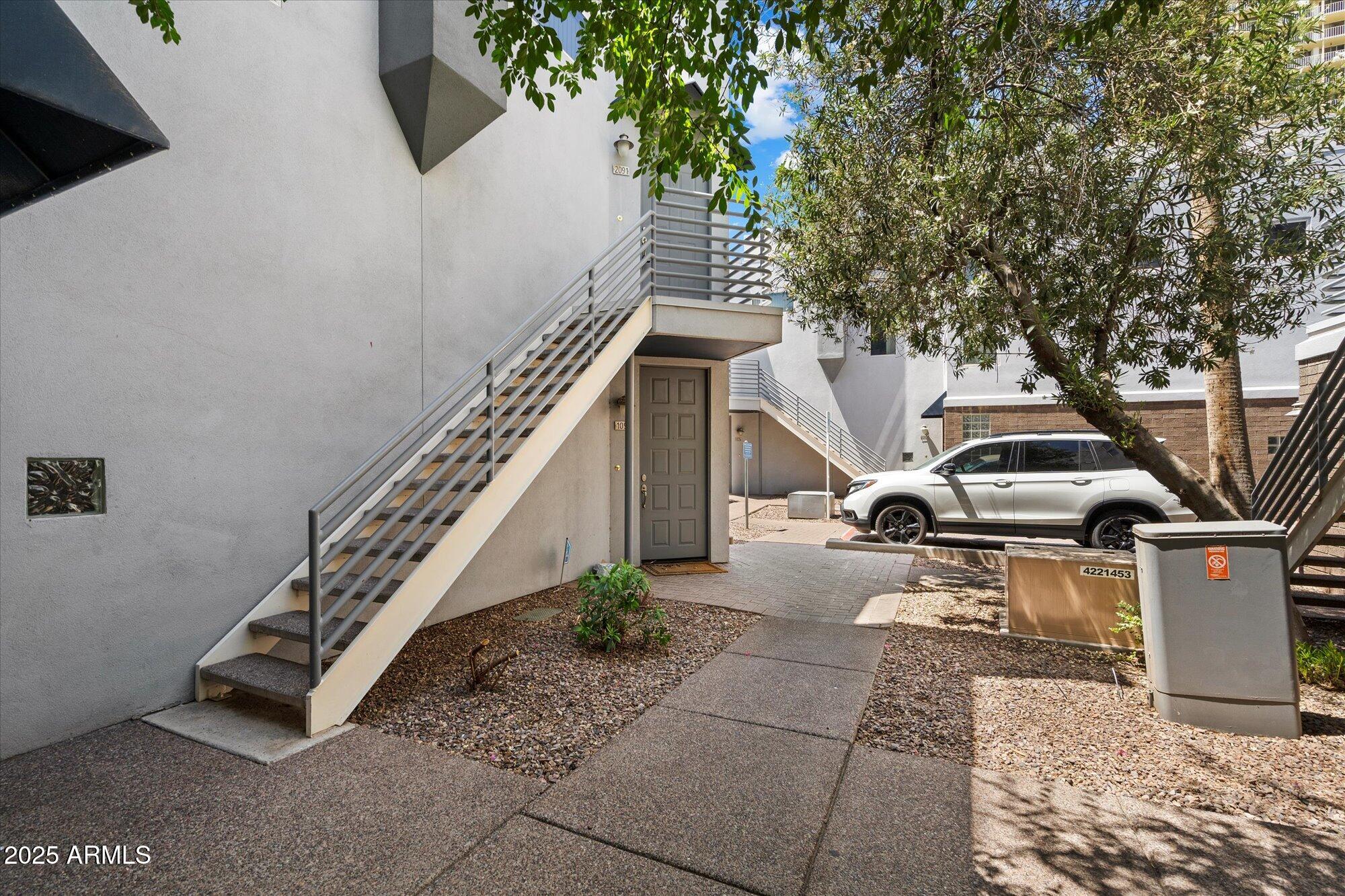 3633 N 3RD Avenue, 2091