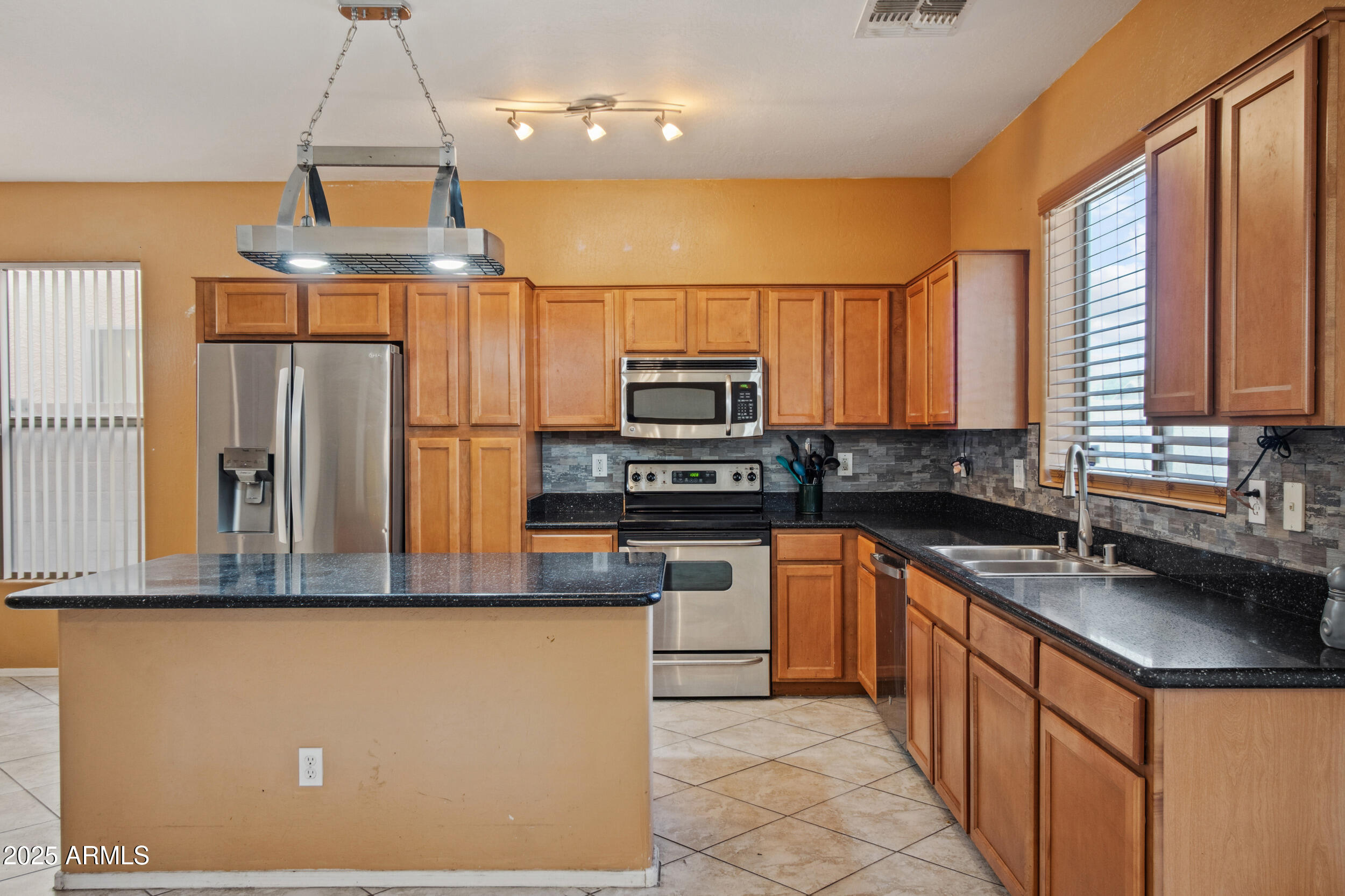 9912 W ILLINI Street