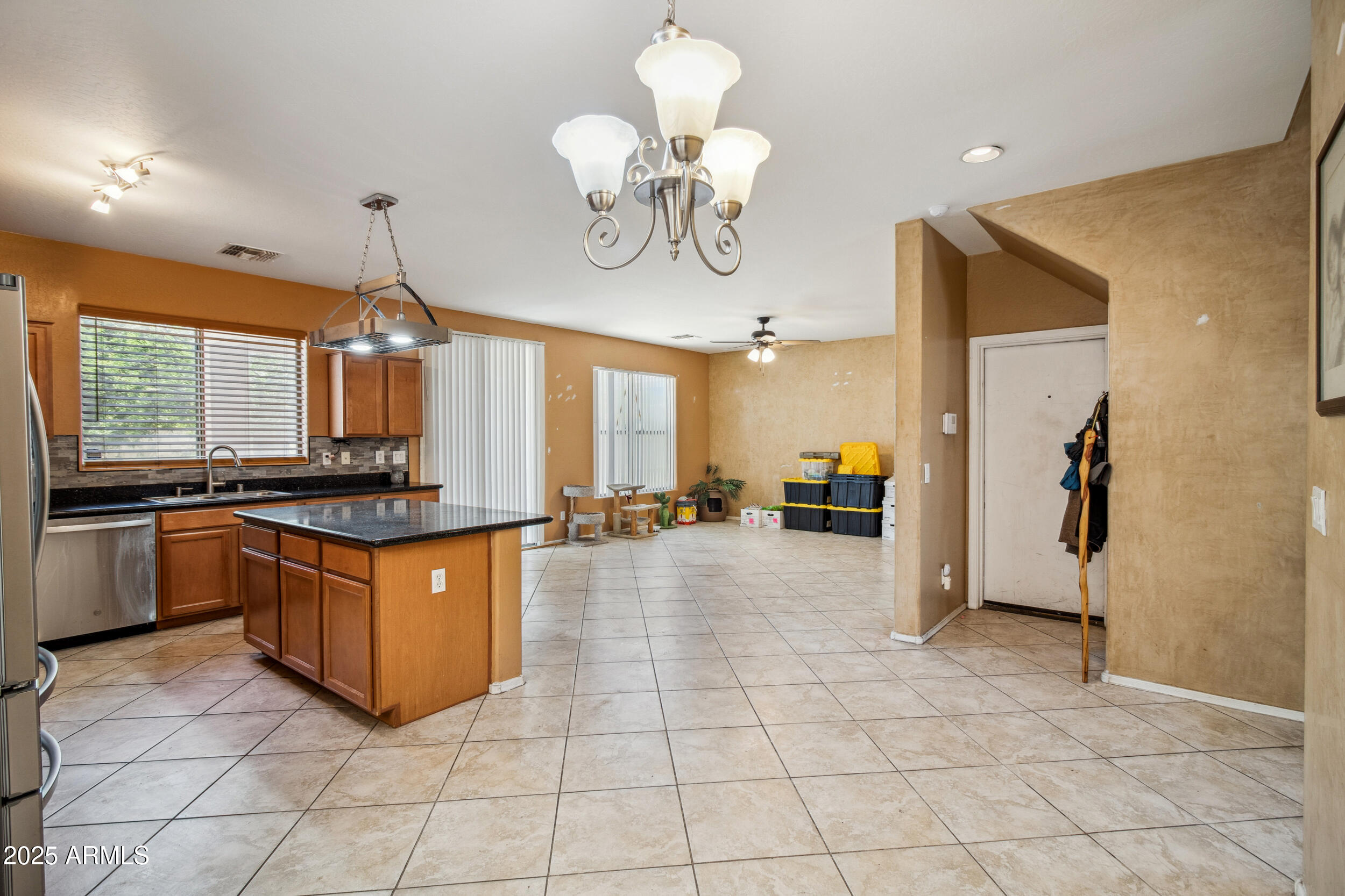 9912 W ILLINI Street