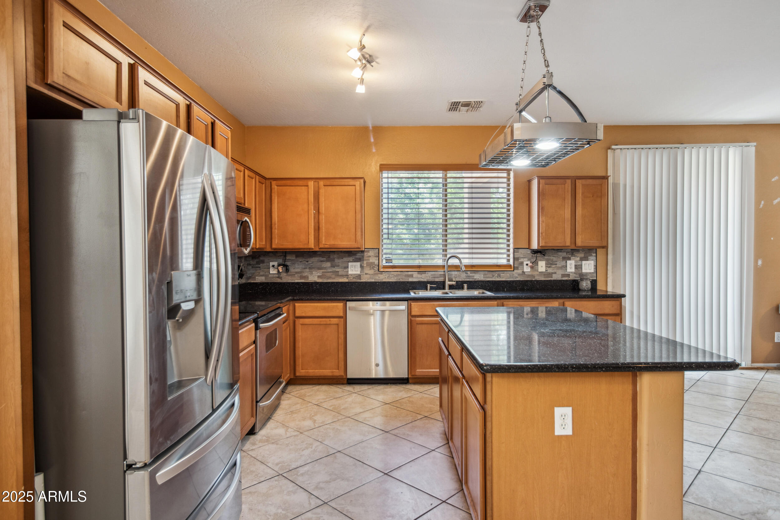 9912 W ILLINI Street