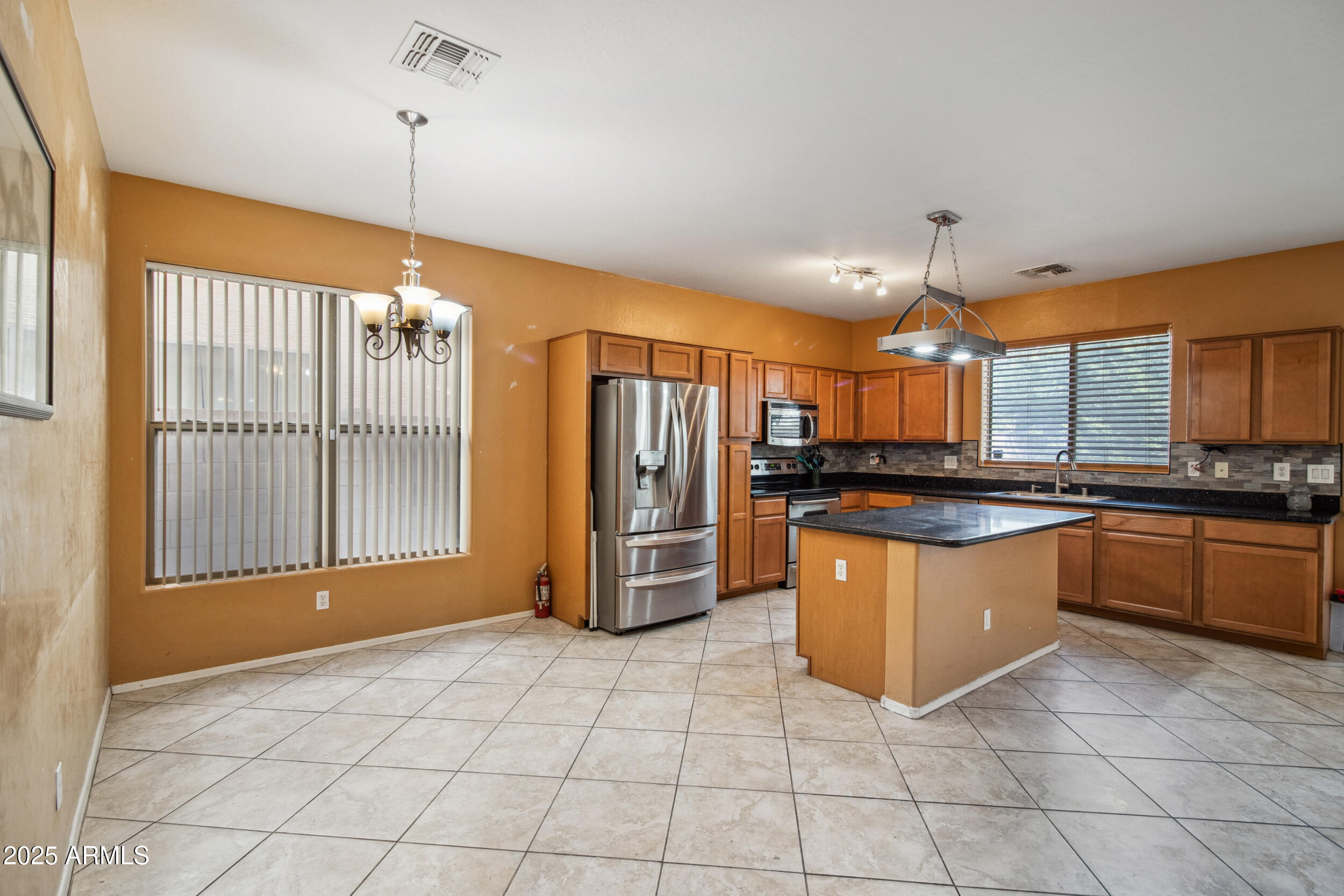 9912 W ILLINI Street