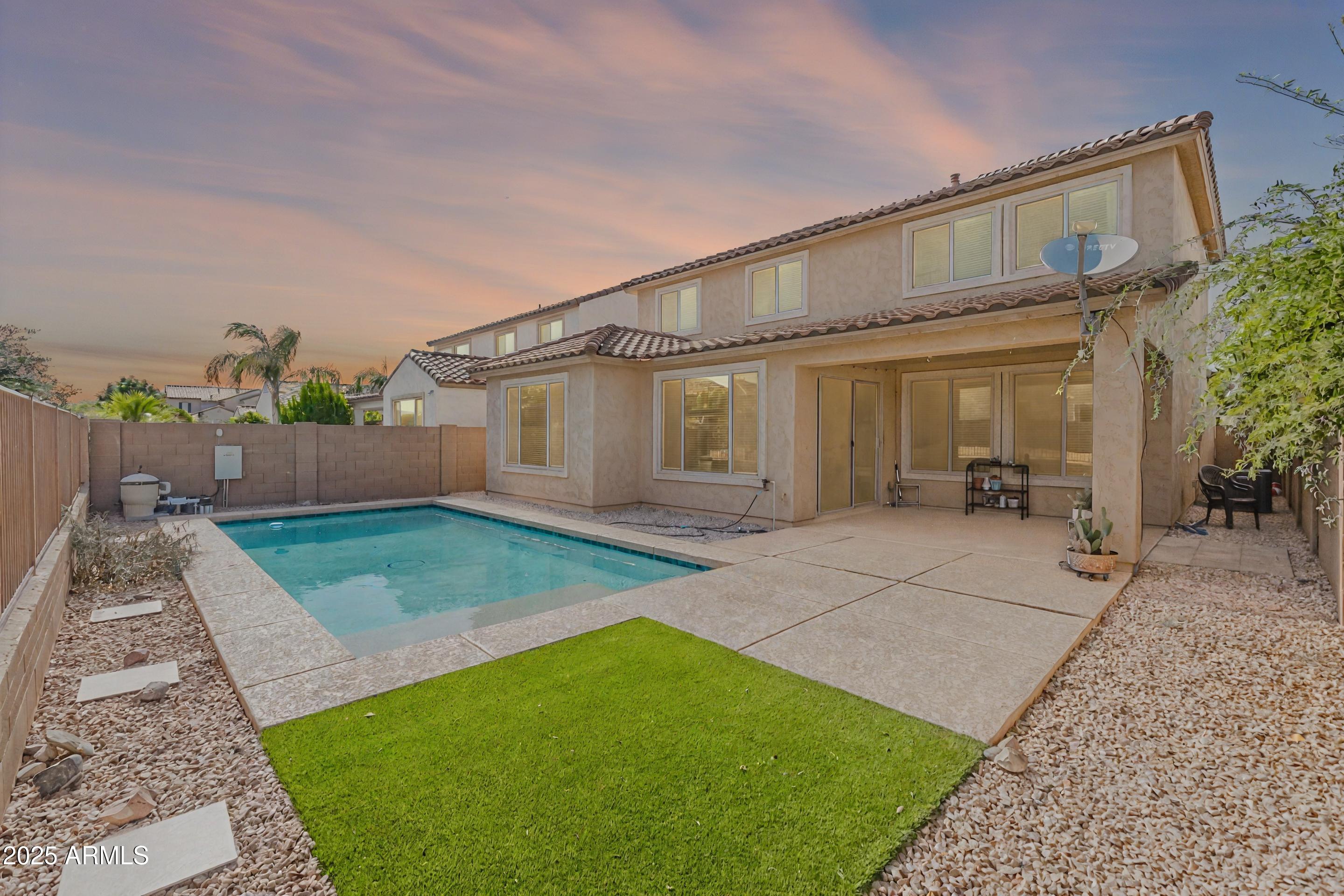 1093 W BELMONT RED Trail