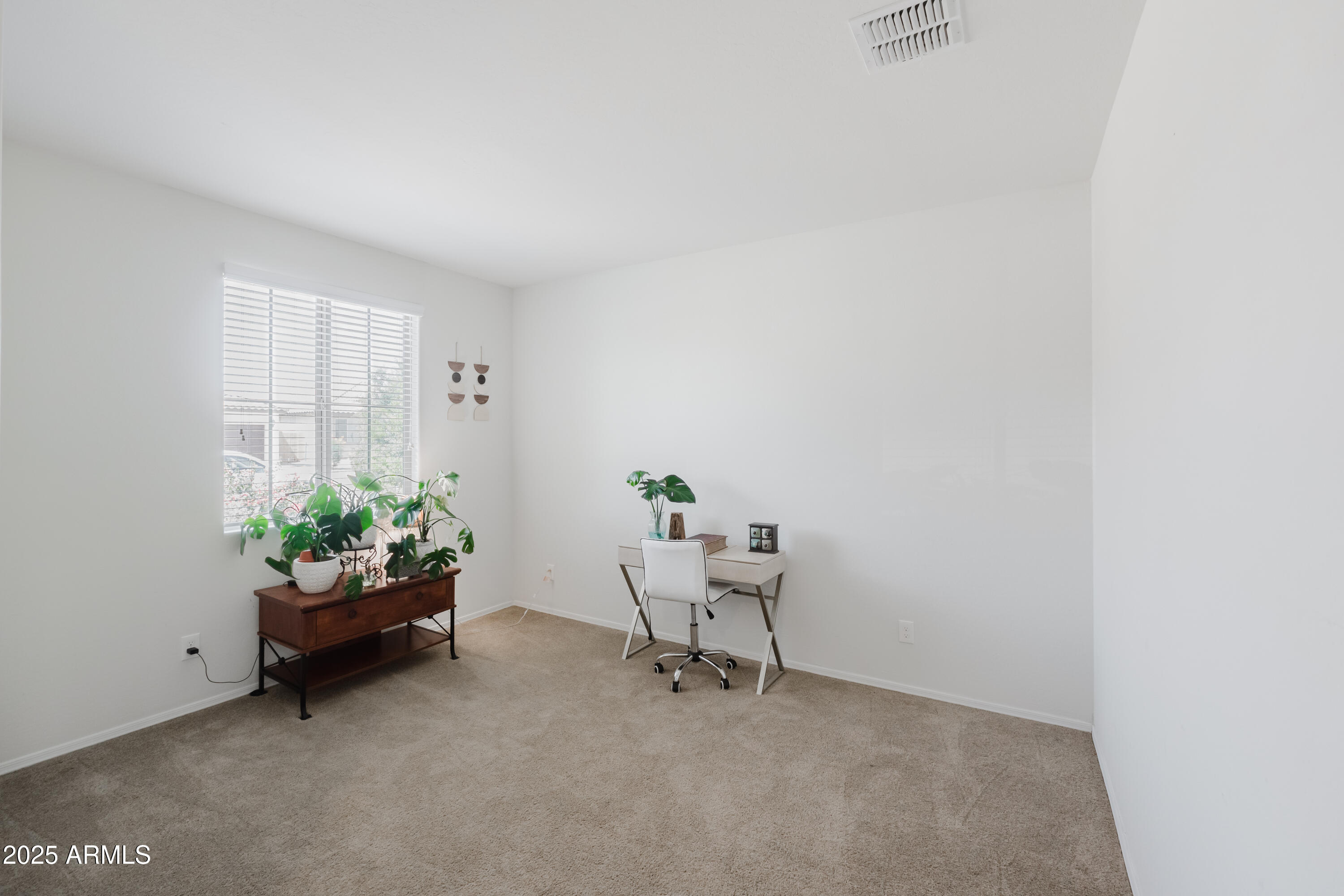 1093 W BELMONT RED Trail