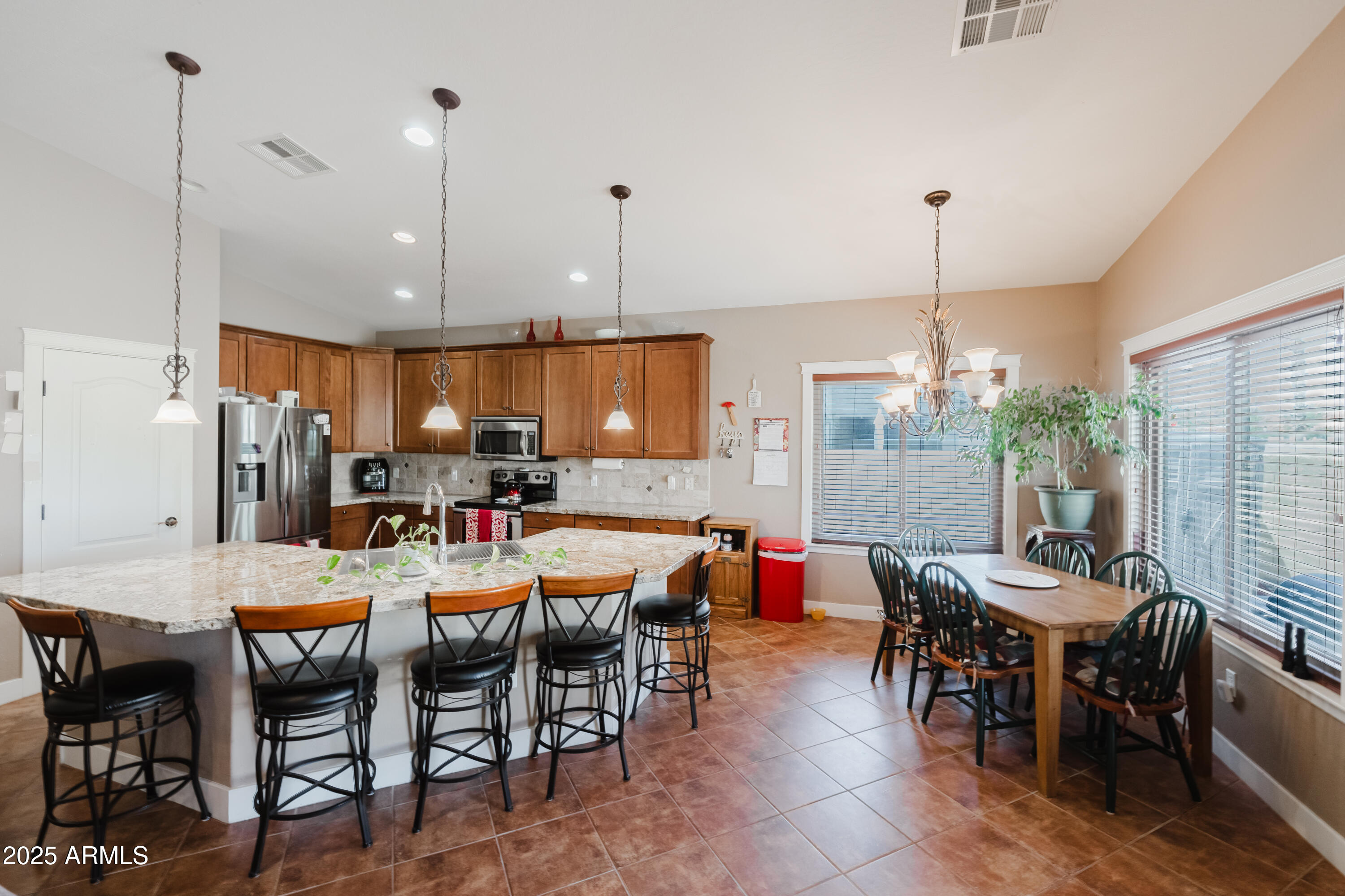 1944 N LORETTA Place