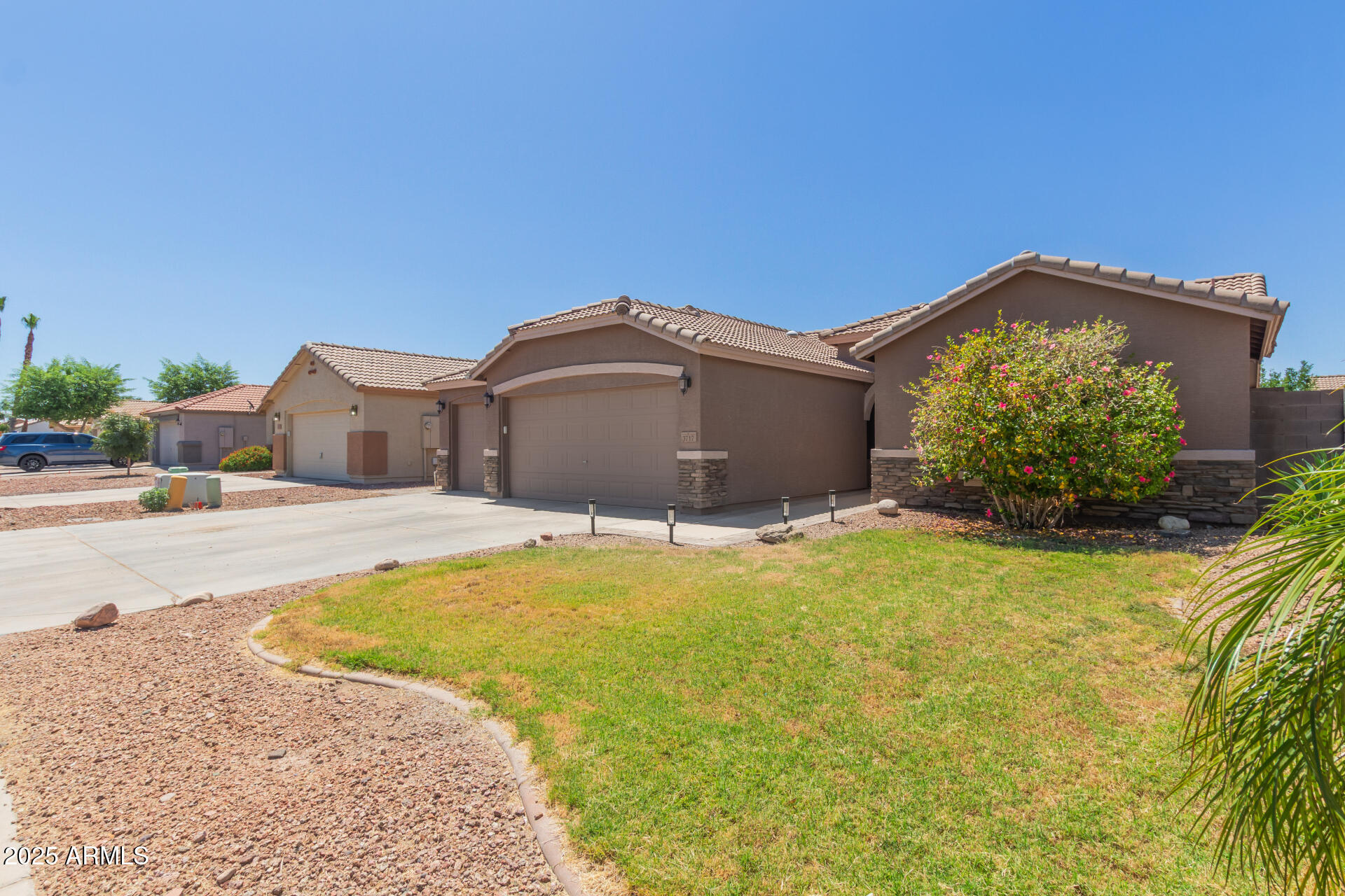 3717 E ELMINGTON Circle