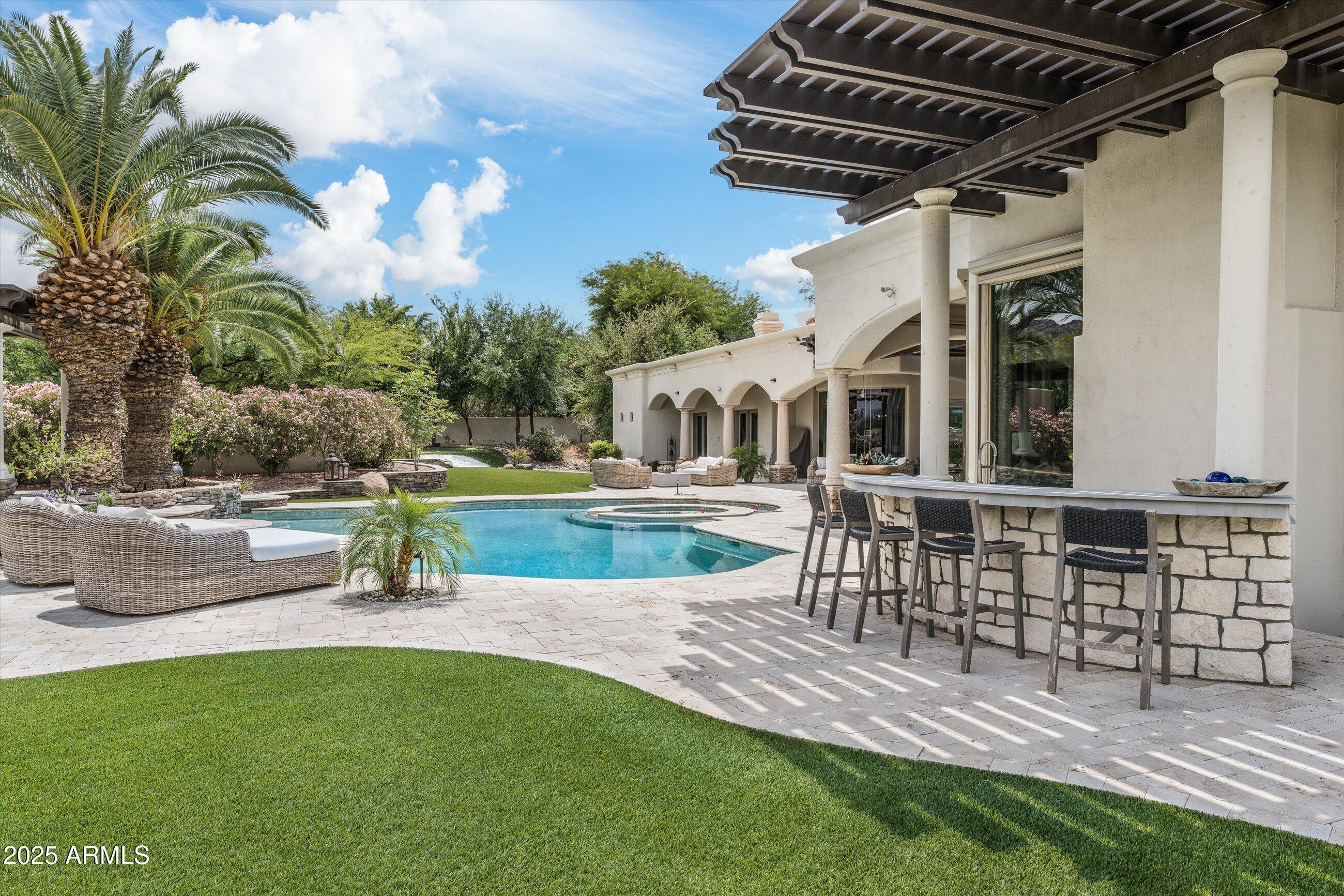 8229 N RIDGEVIEW Drive