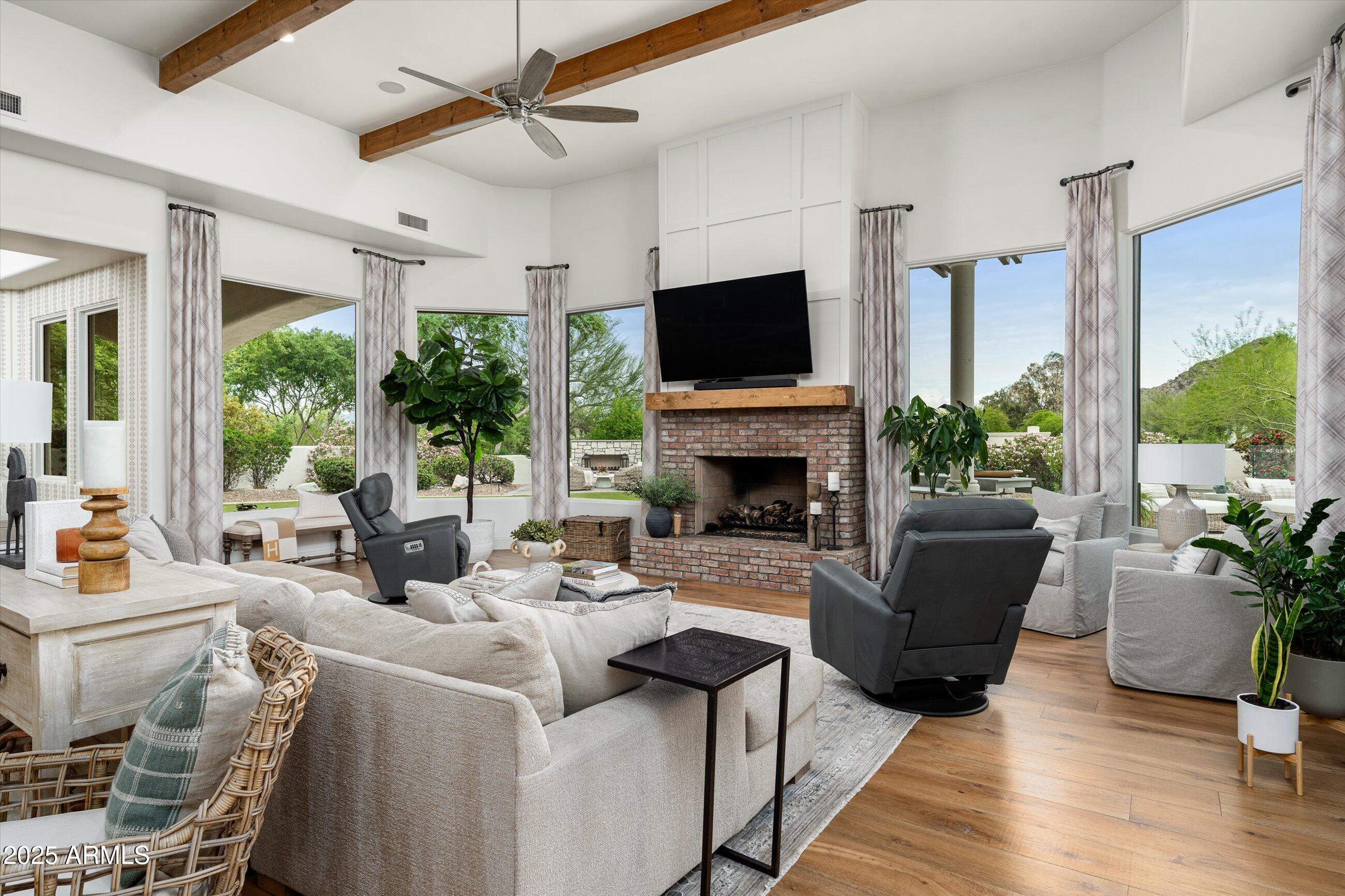 8229 N RIDGEVIEW Drive