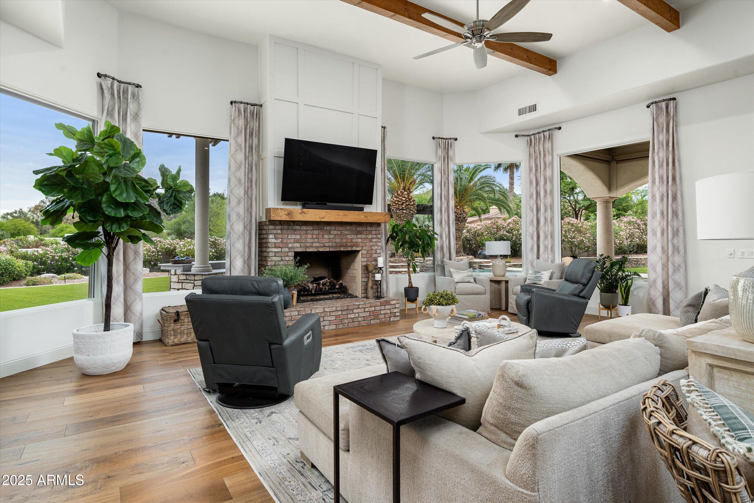 8229 N RIDGEVIEW Drive