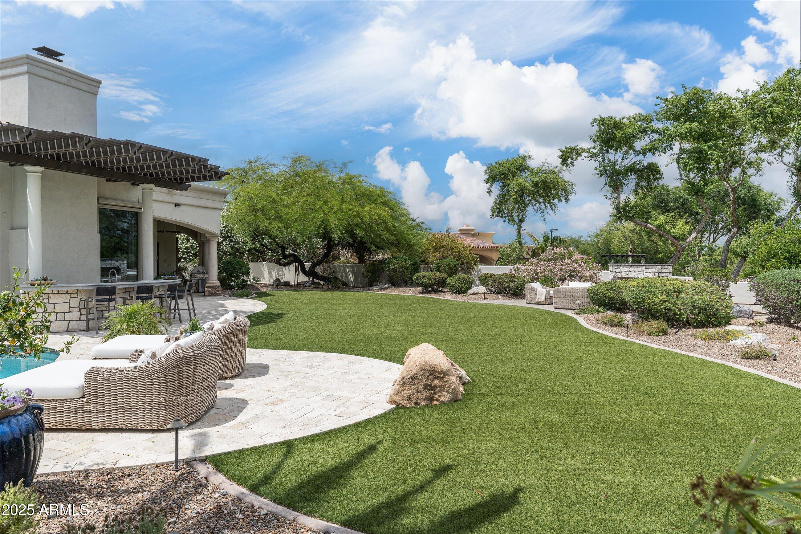 8229 N RIDGEVIEW Drive