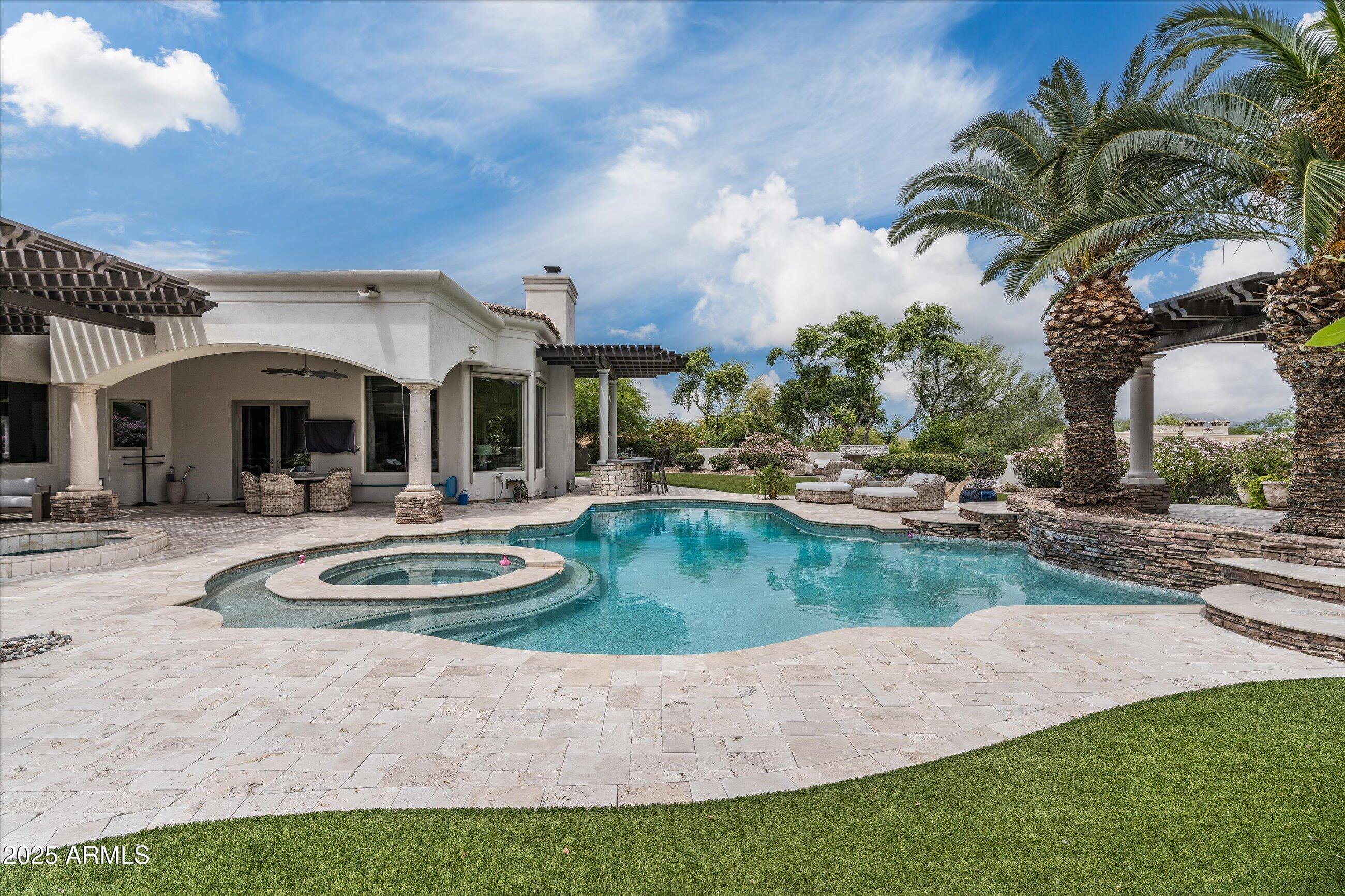 8229 N RIDGEVIEW Drive