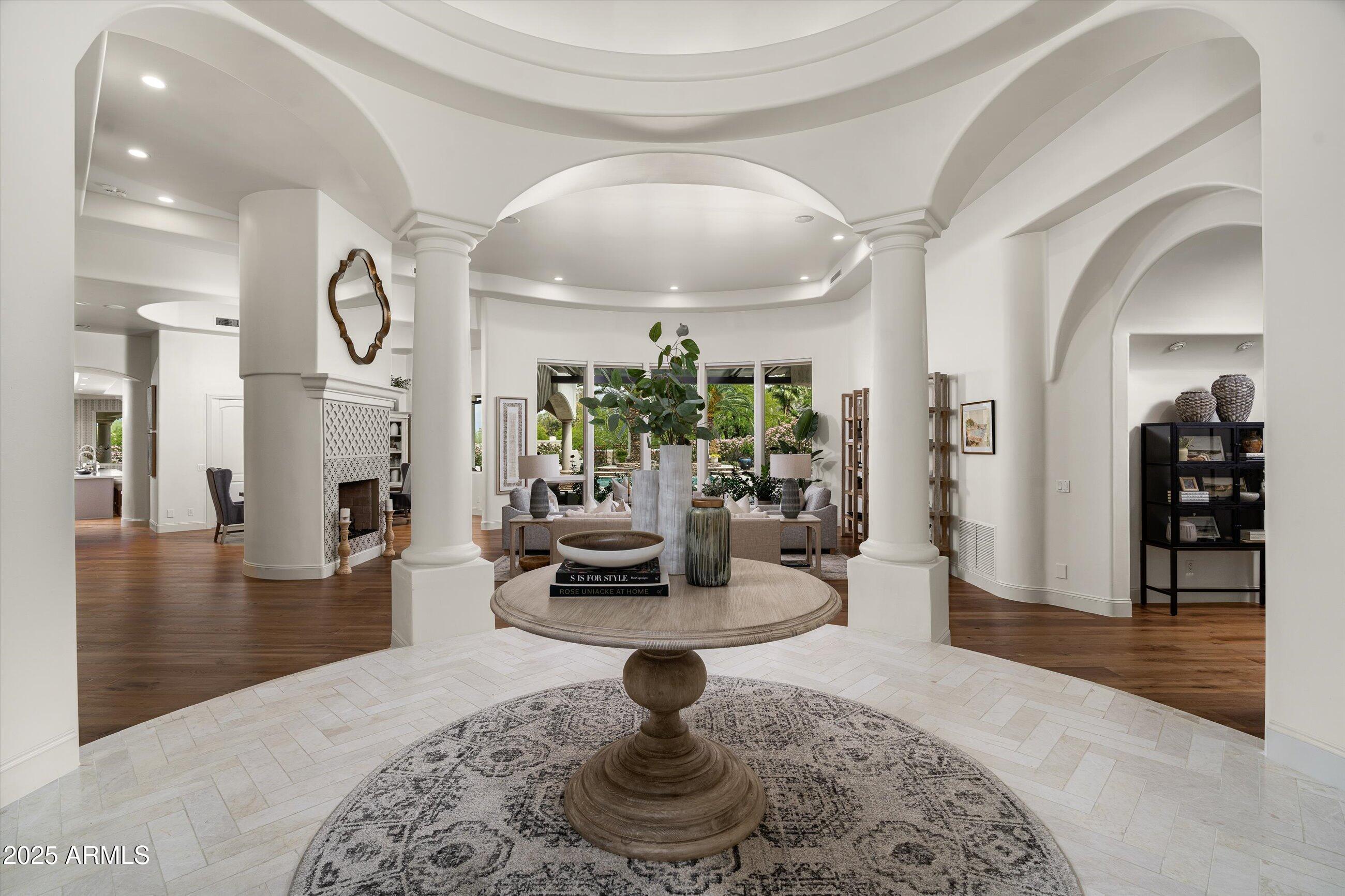 8229 N RIDGEVIEW Drive