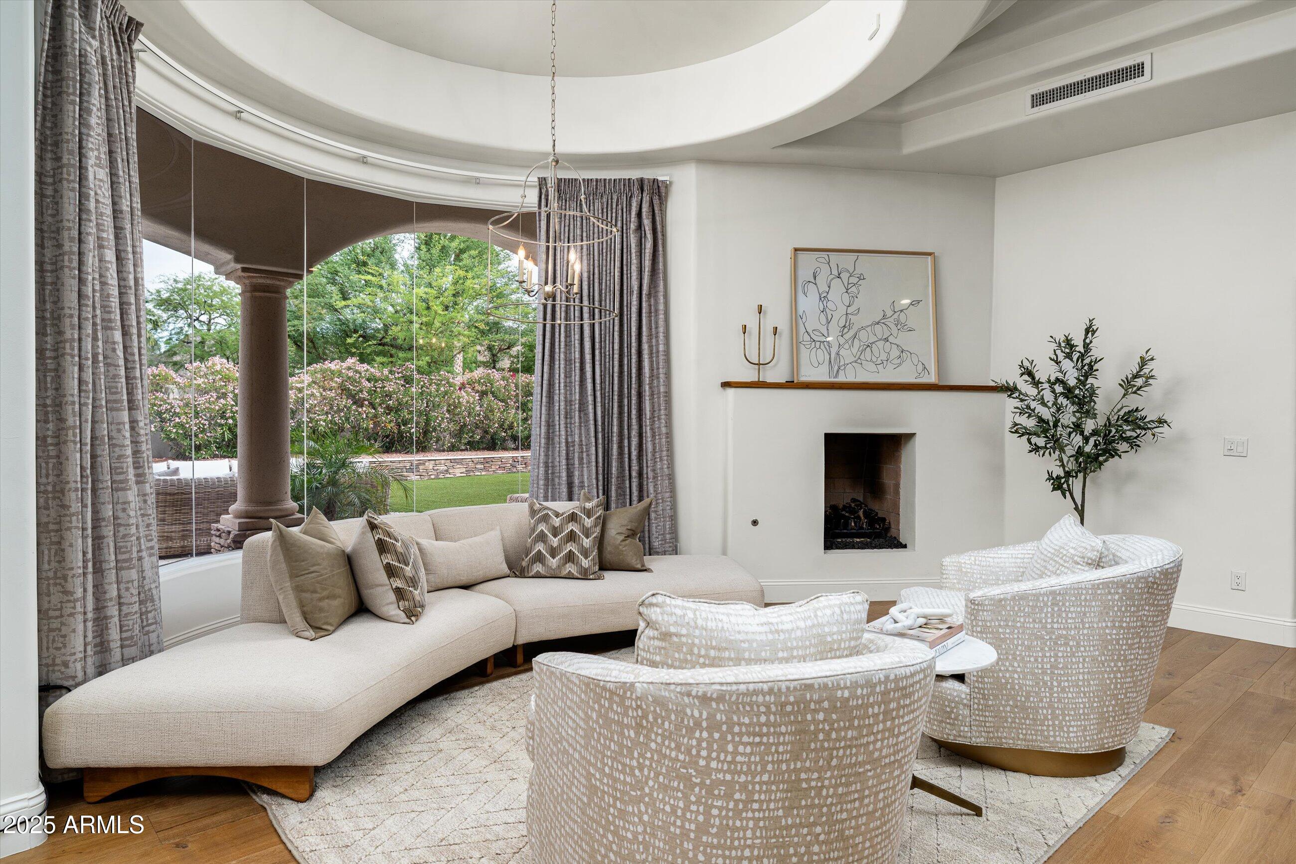 8229 N RIDGEVIEW Drive