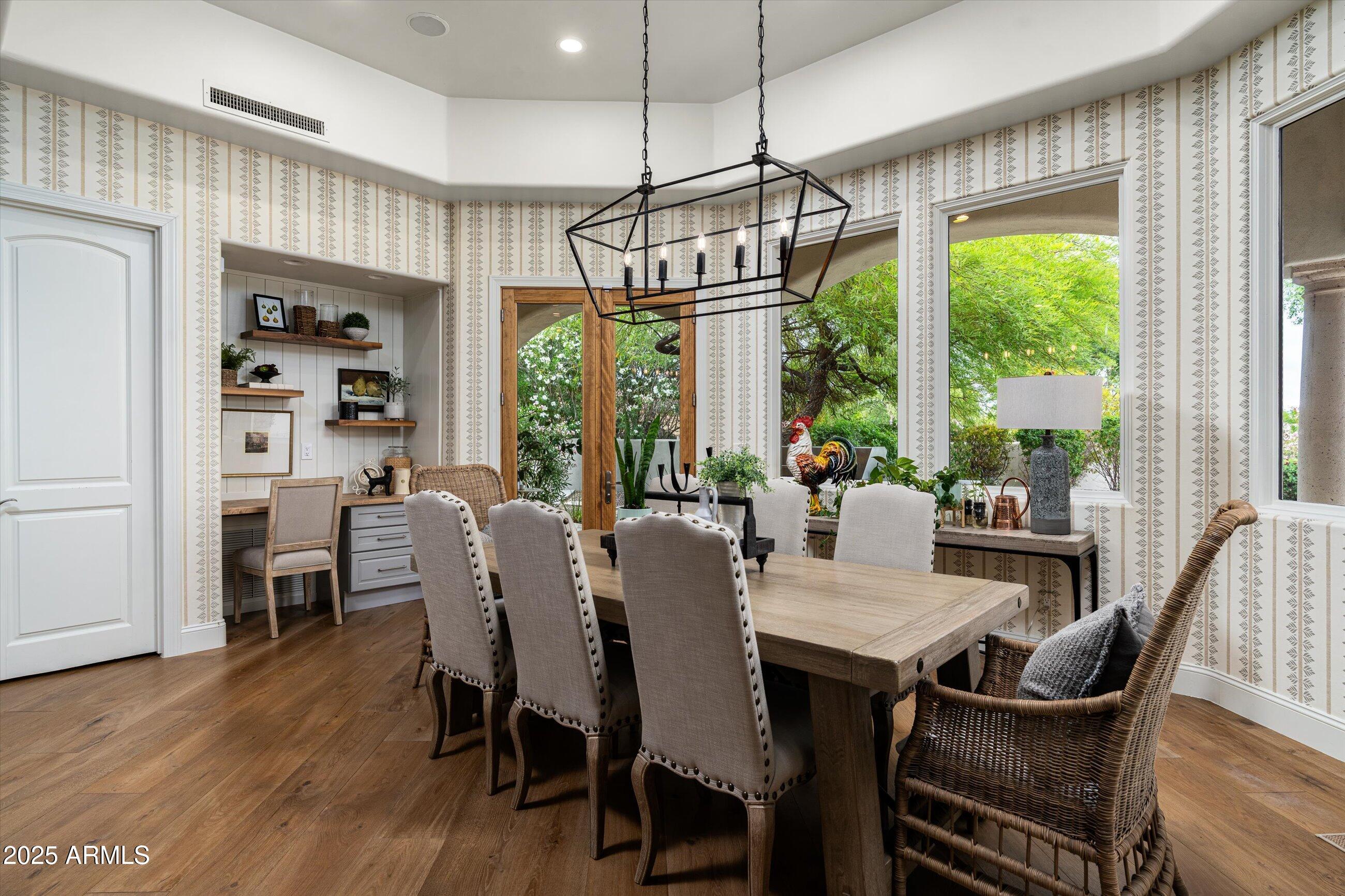 8229 N RIDGEVIEW Drive