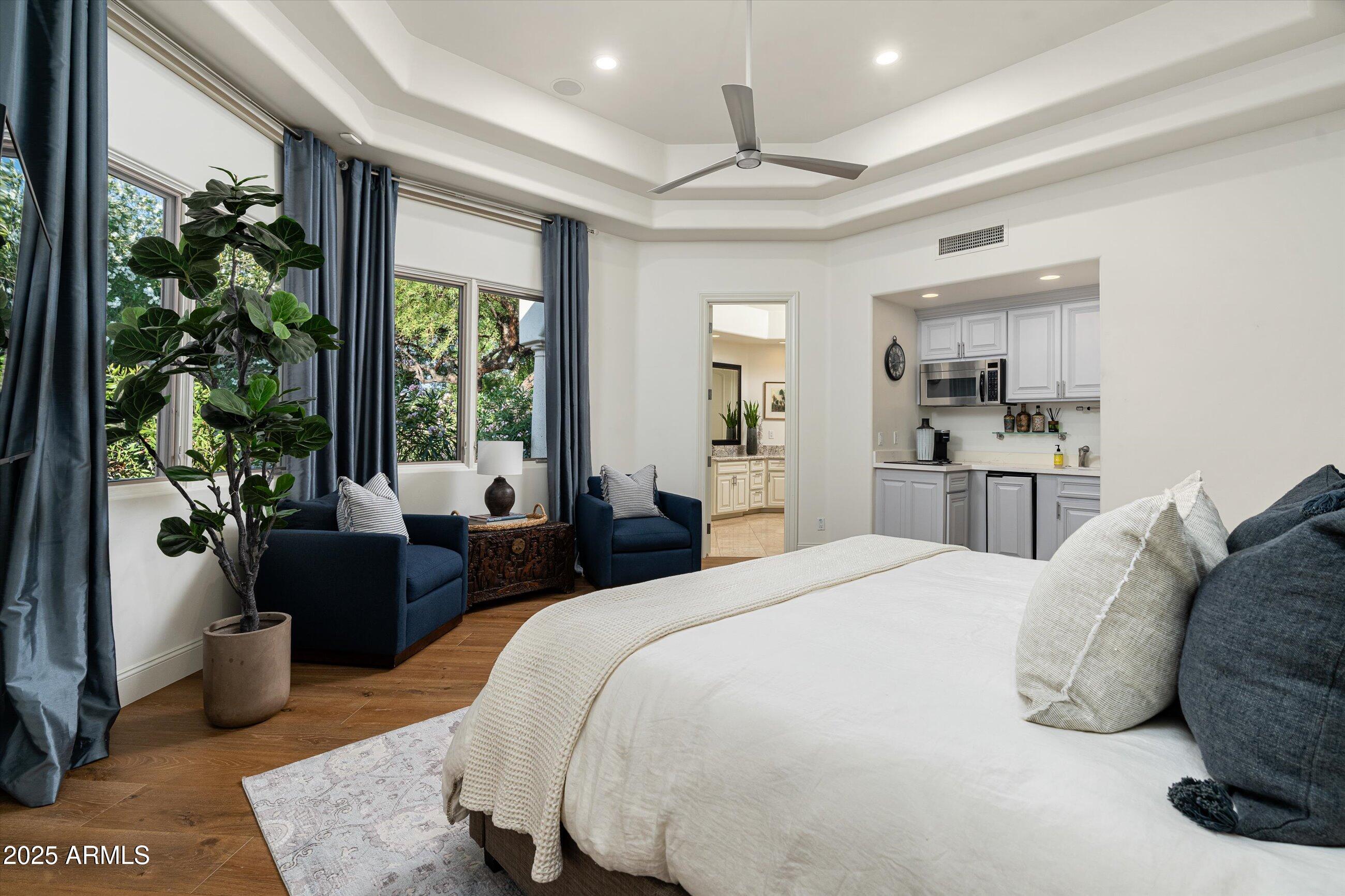 8229 N RIDGEVIEW Drive