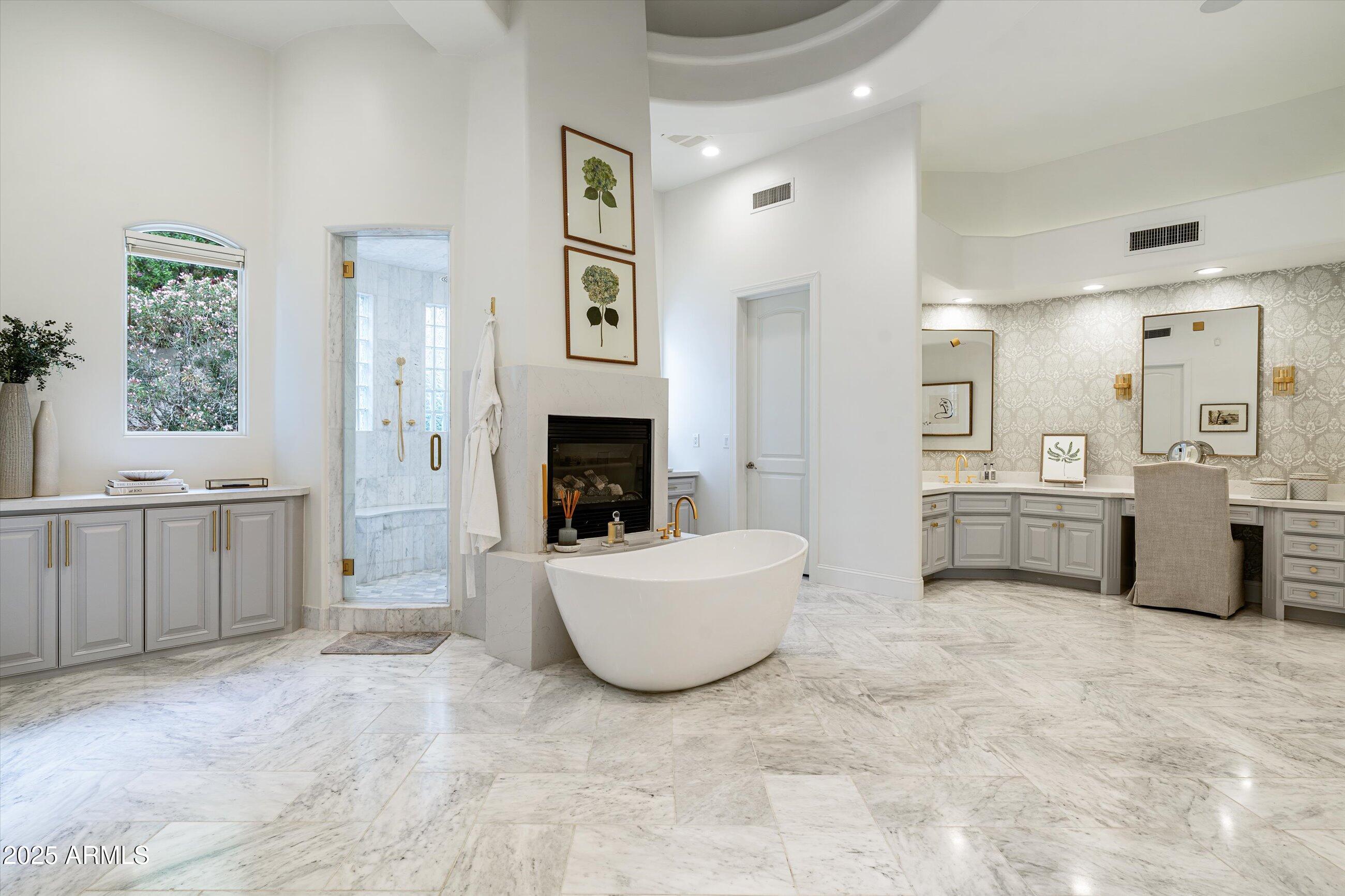 8229 N RIDGEVIEW Drive