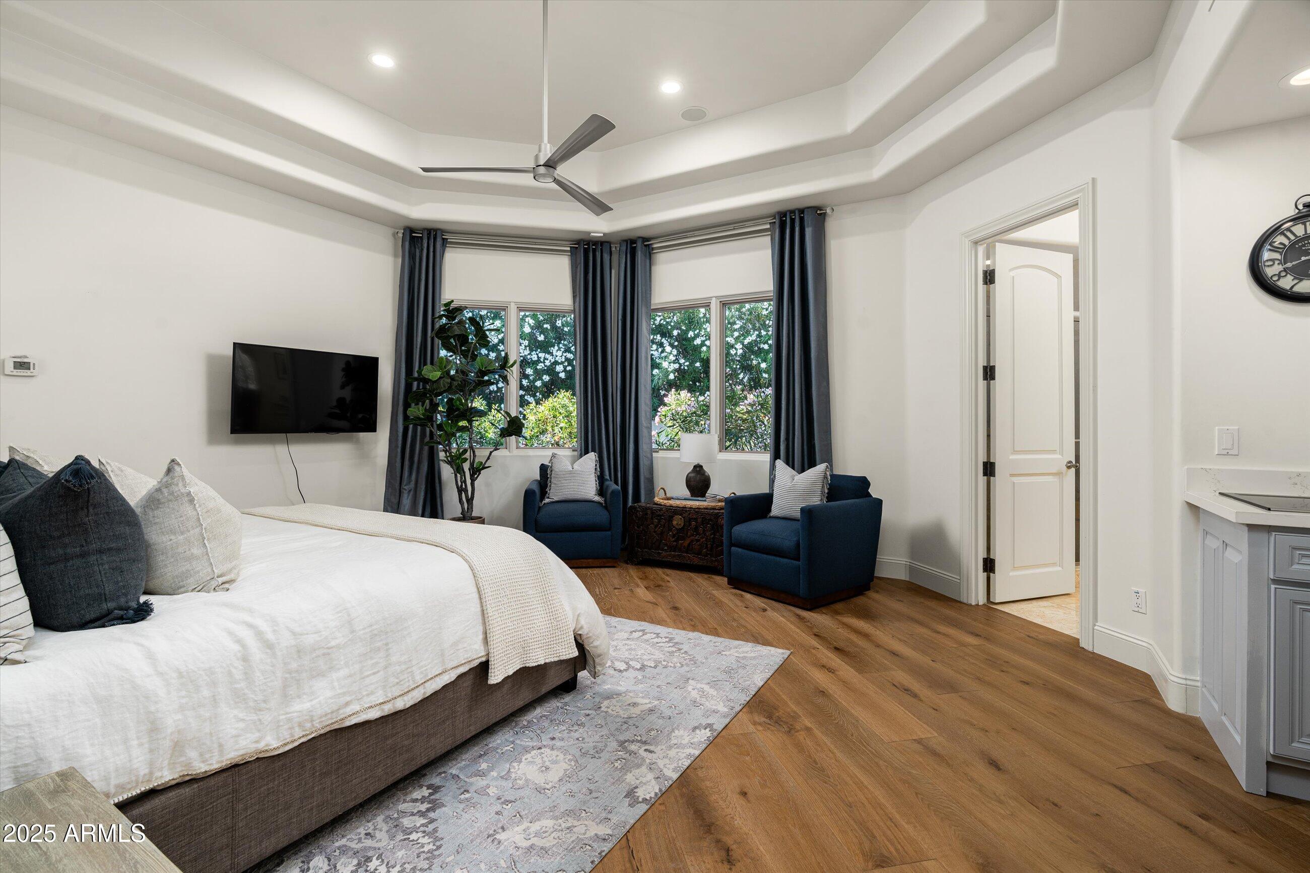 8229 N RIDGEVIEW Drive