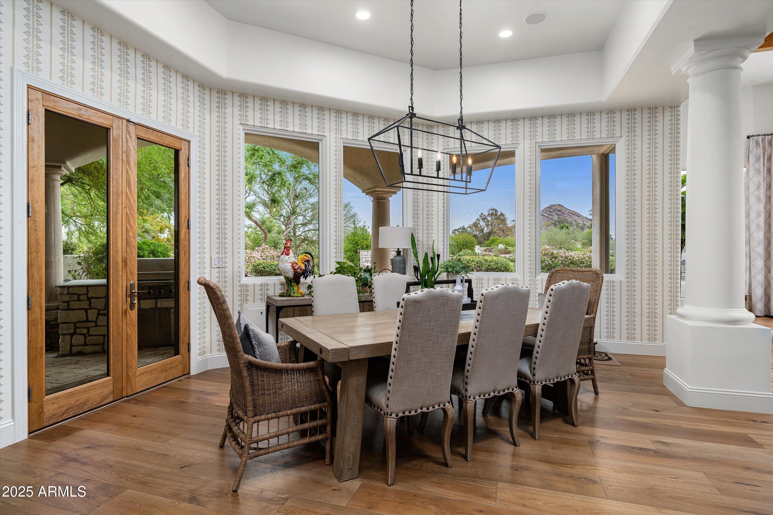 8229 N RIDGEVIEW Drive