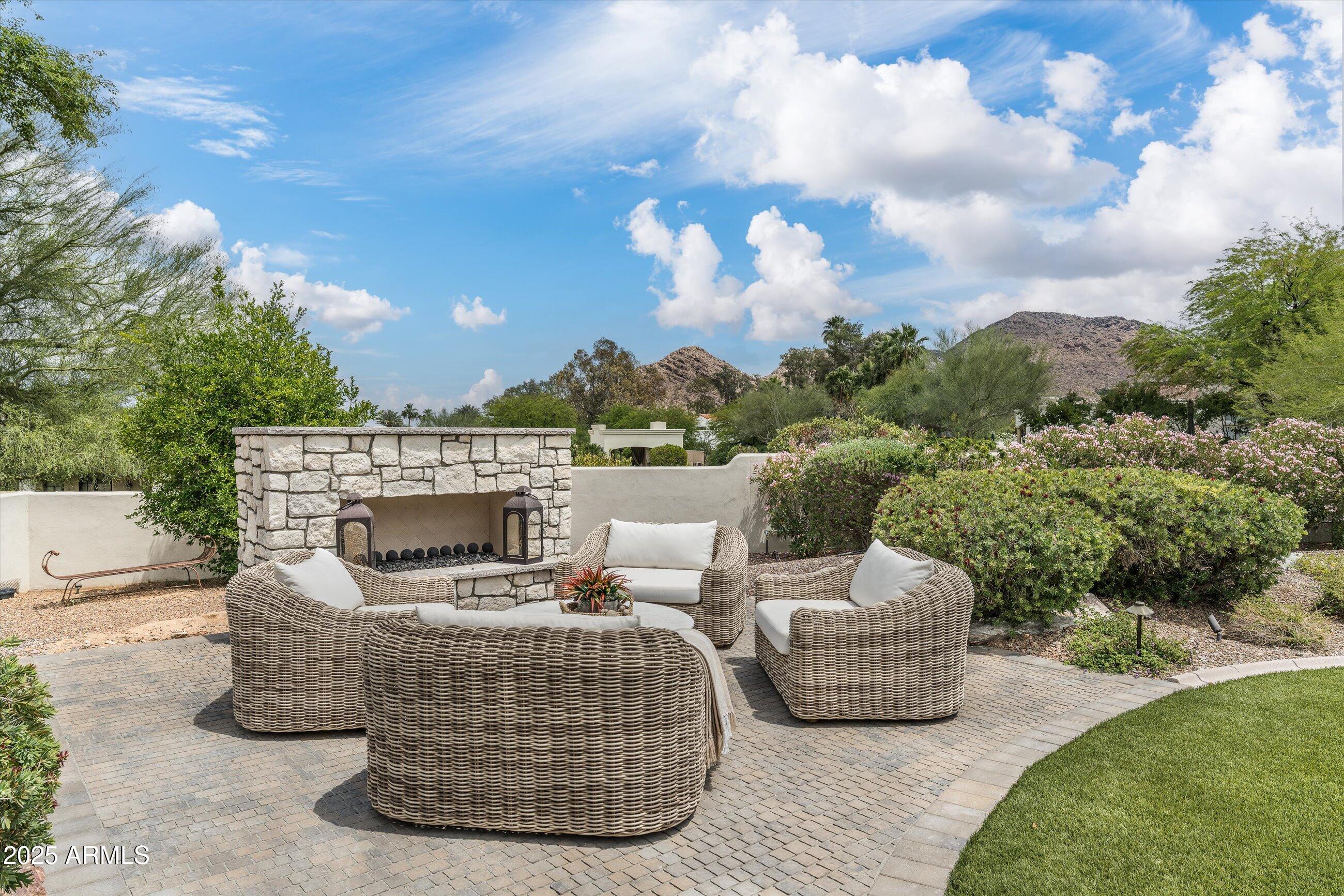 8229 N RIDGEVIEW Drive