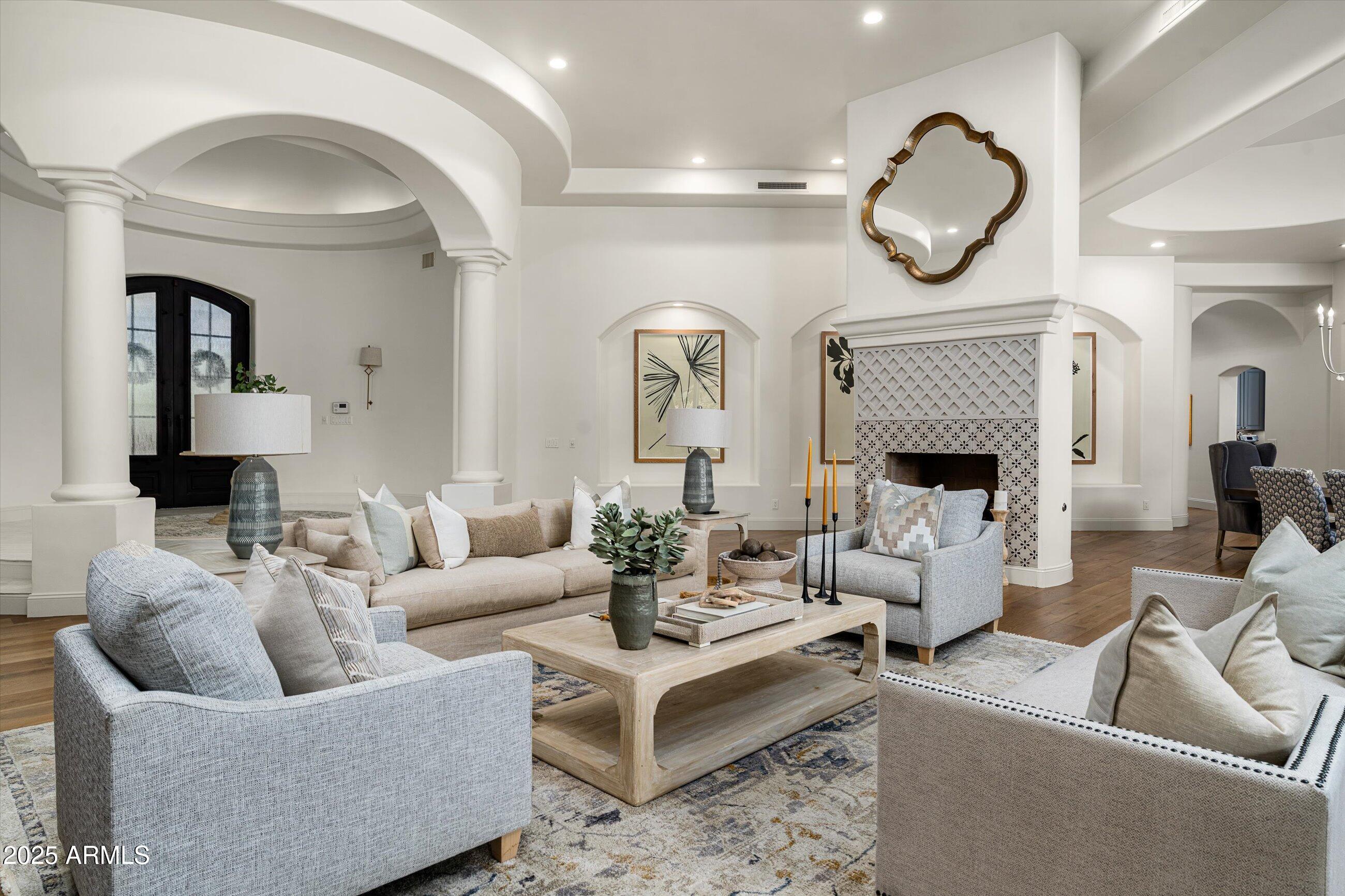 8229 N RIDGEVIEW Drive