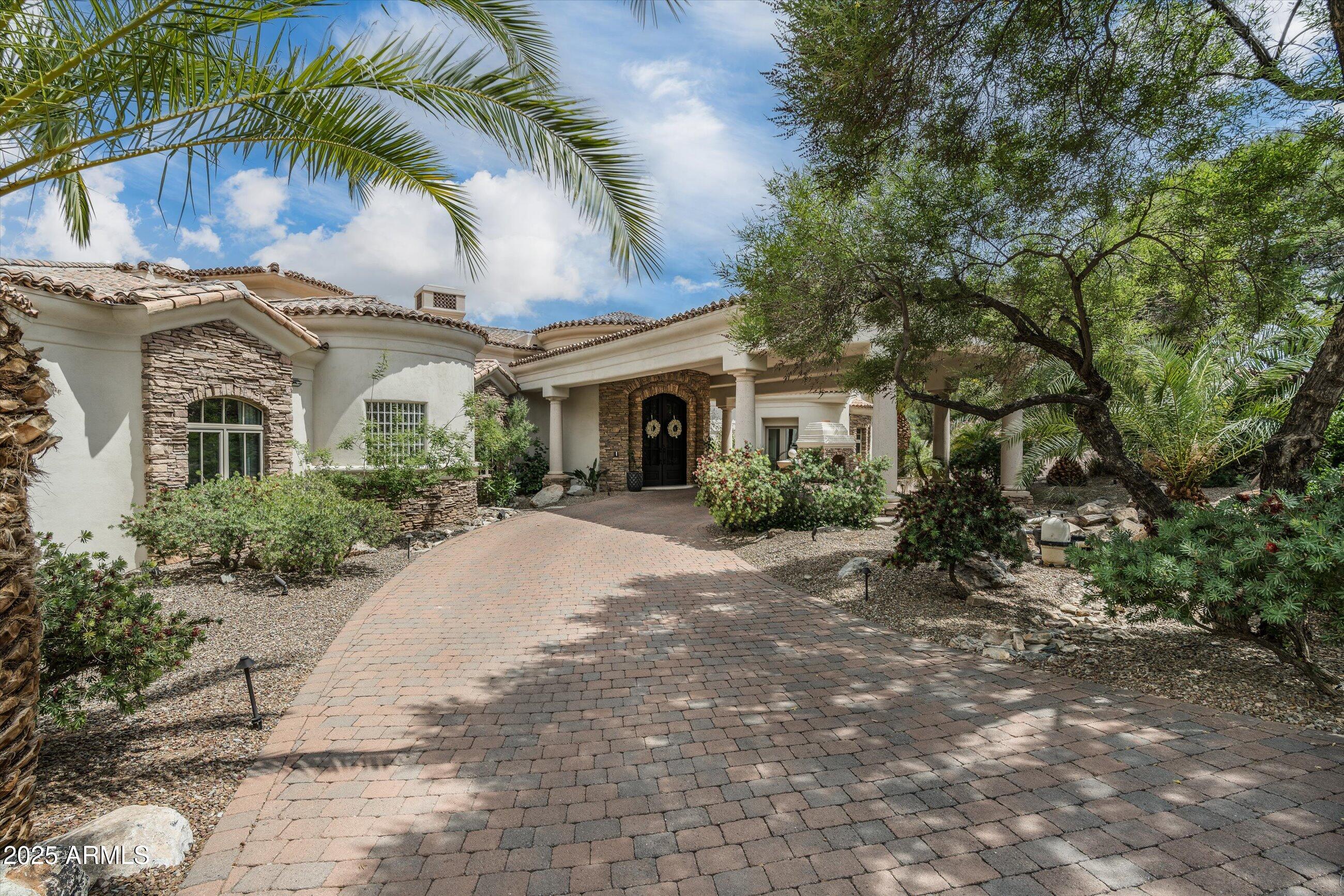 8229 N RIDGEVIEW Drive